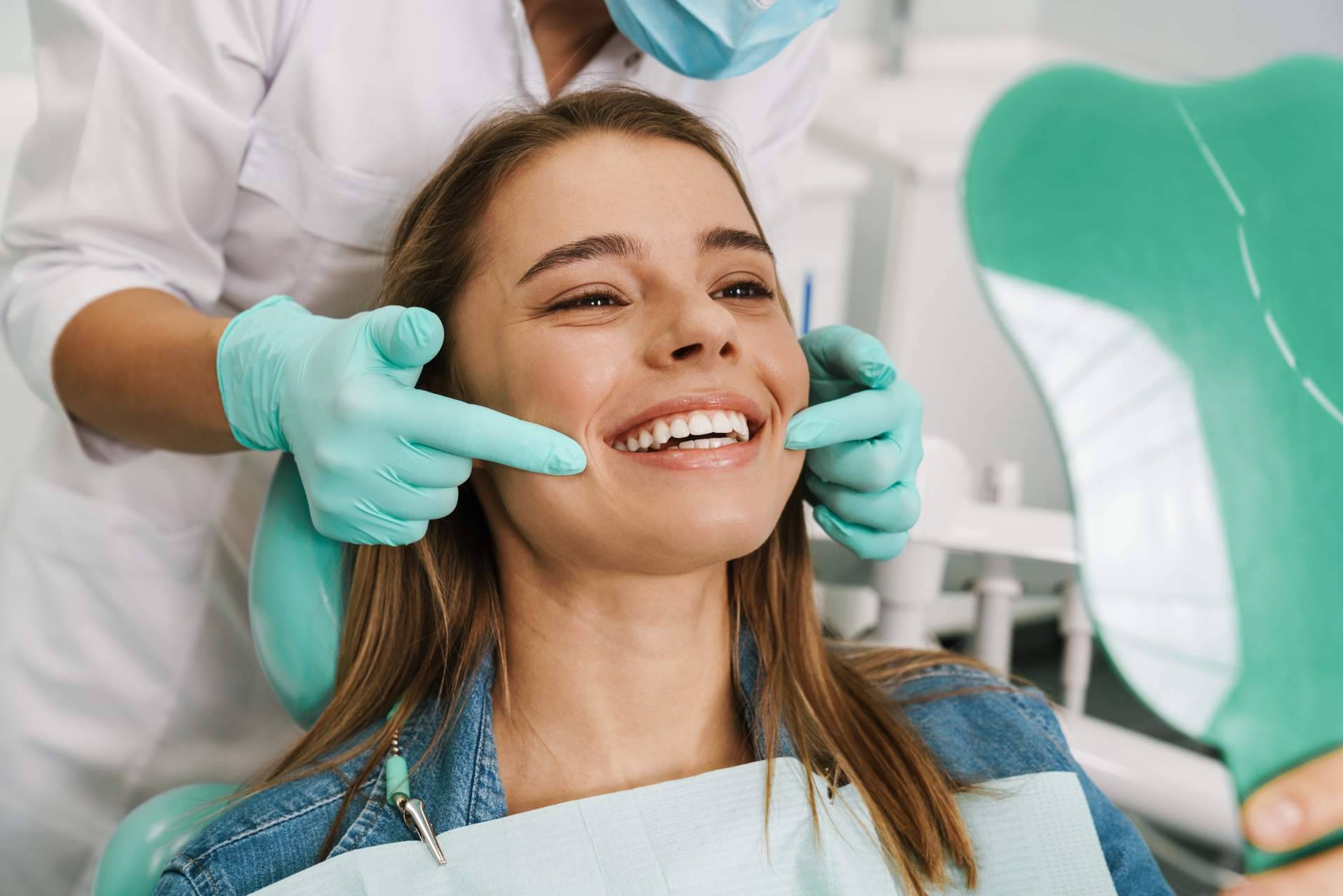 Clínicas Dentalbell explica cómo se trata la periodontitis