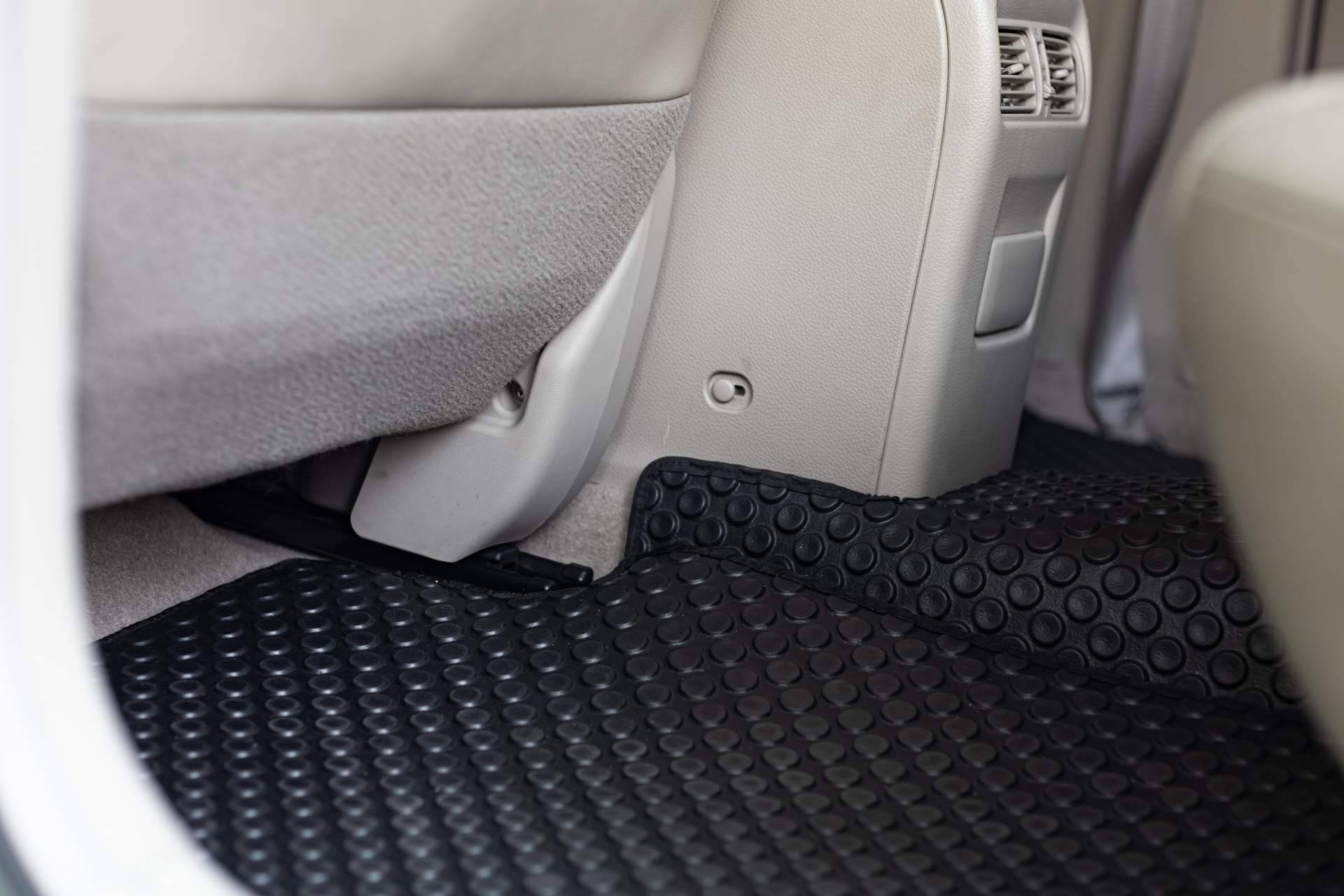 Distribuciones Cantelar ofrece alfombrillas con bordes para coches de calidad