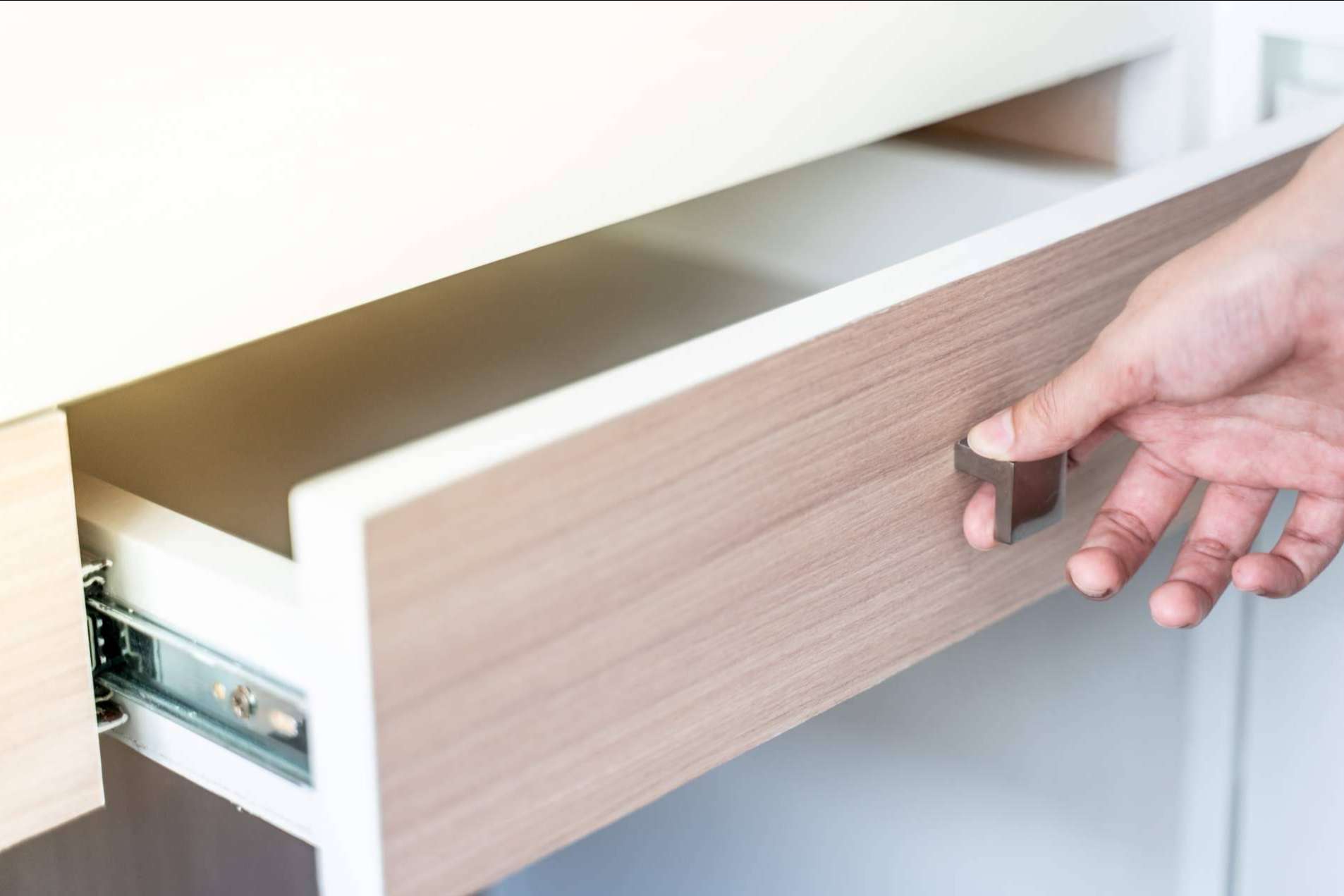 La magia del estante con cajón de la tienda online especializada en artículos para el hogar Domuino
