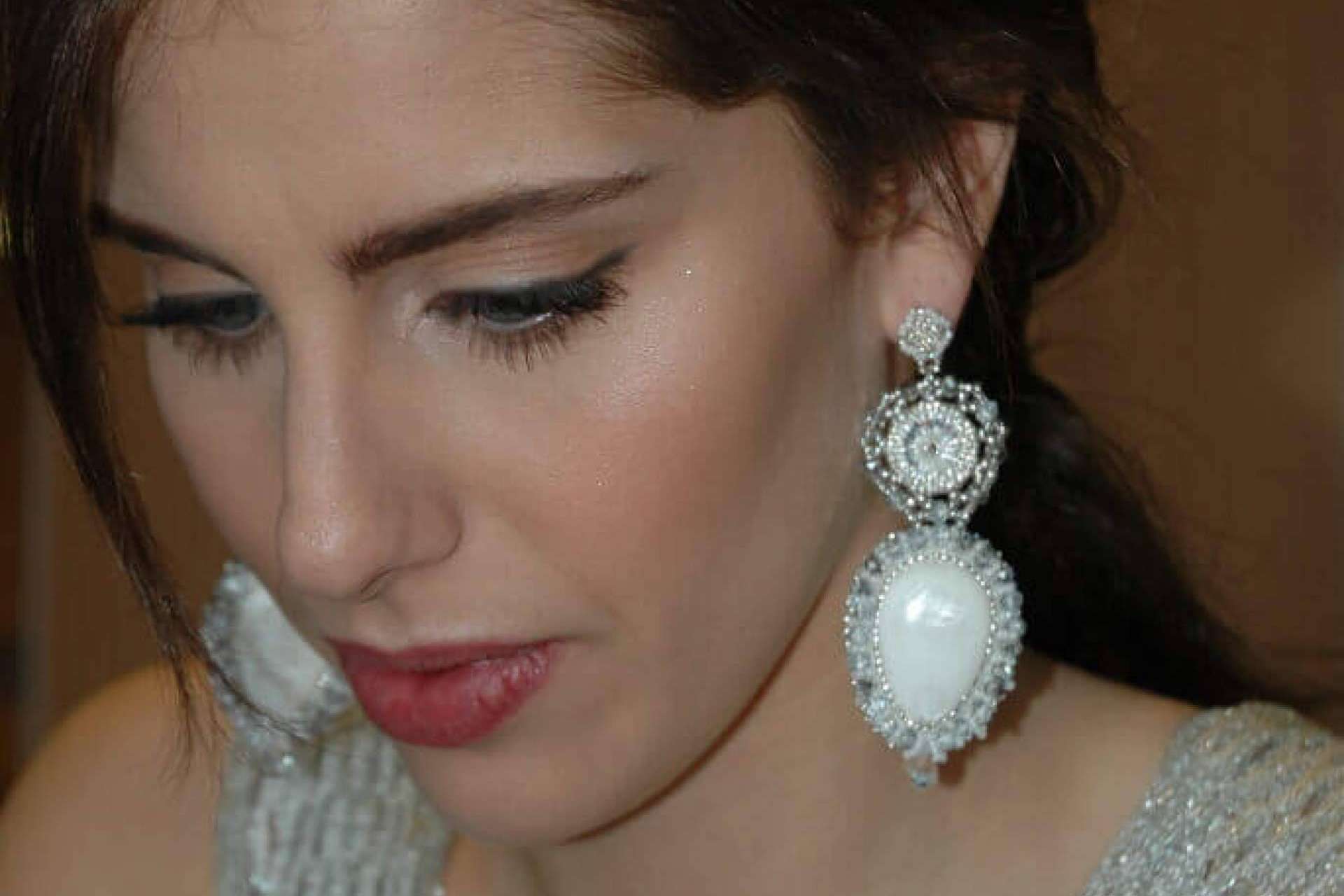 Lapislázuli, topacio azul, turquesa, rubí y ónice se presentan como las piedras ideales para el mes de diciembre de TH Jewels