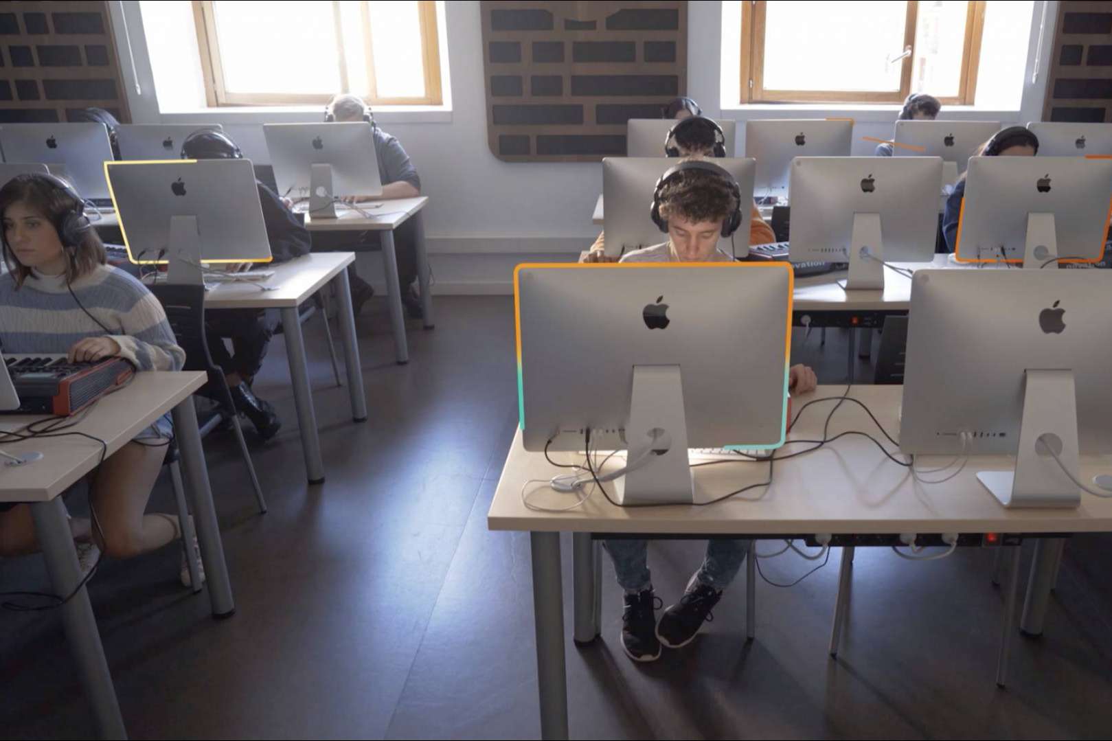 Desarrollar una carrera en la industria musical con los cursos de la escuela de música Girona EUMES