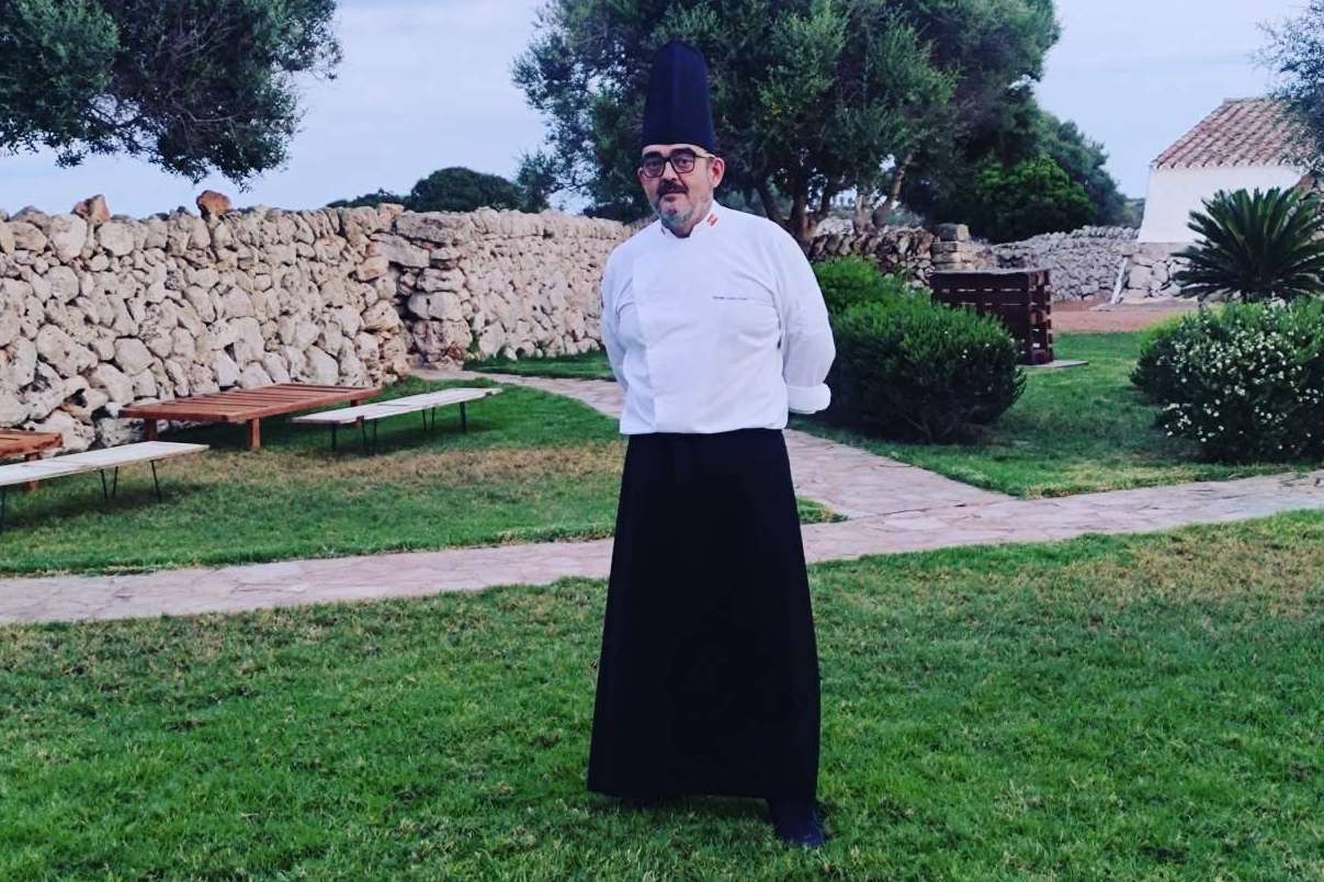 Tomás Cheff organiza eventos en un lugar paradisíaco