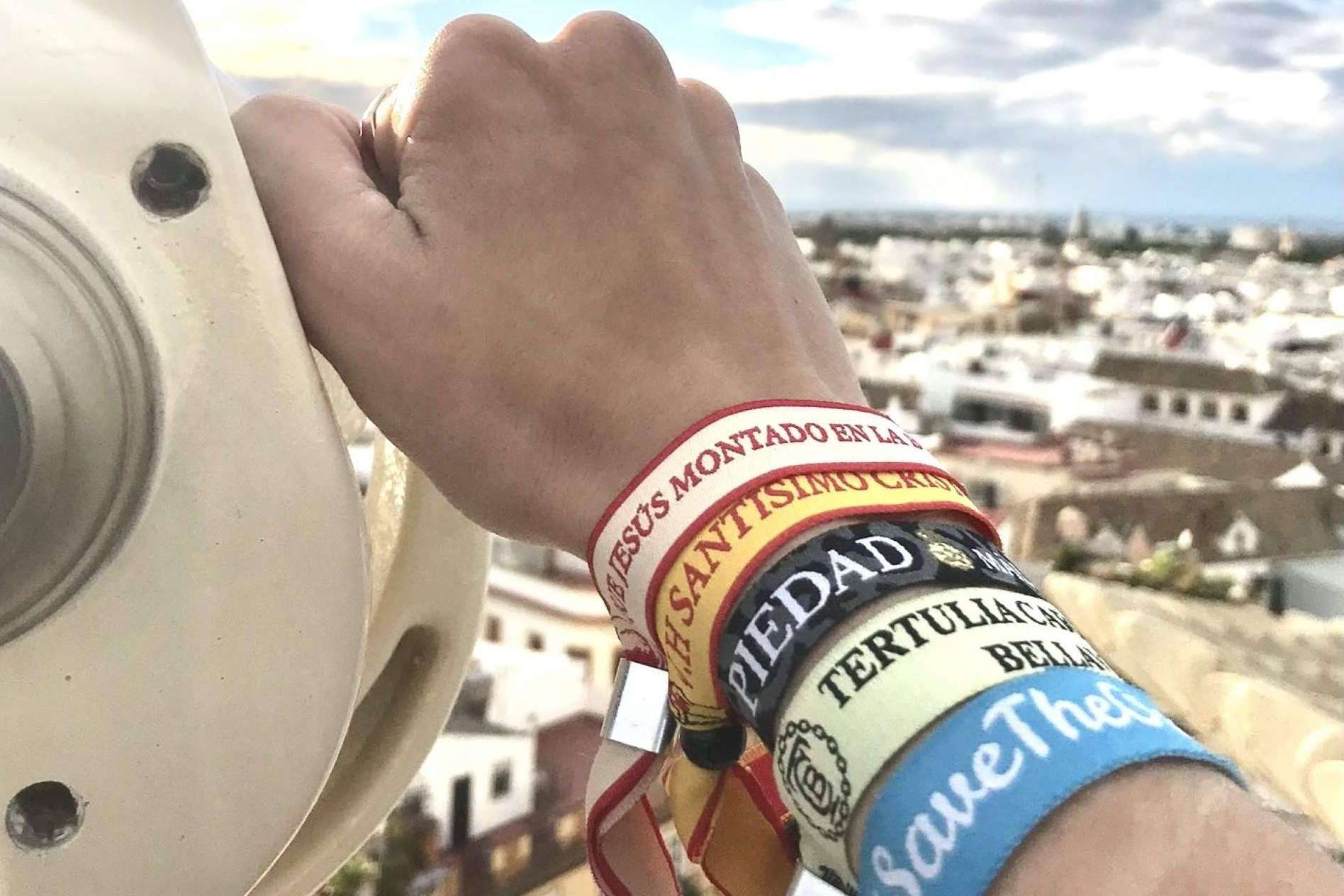 Las asociaciones y ONG recurren a las pulseras de tela personalizadas para recaudar fondos