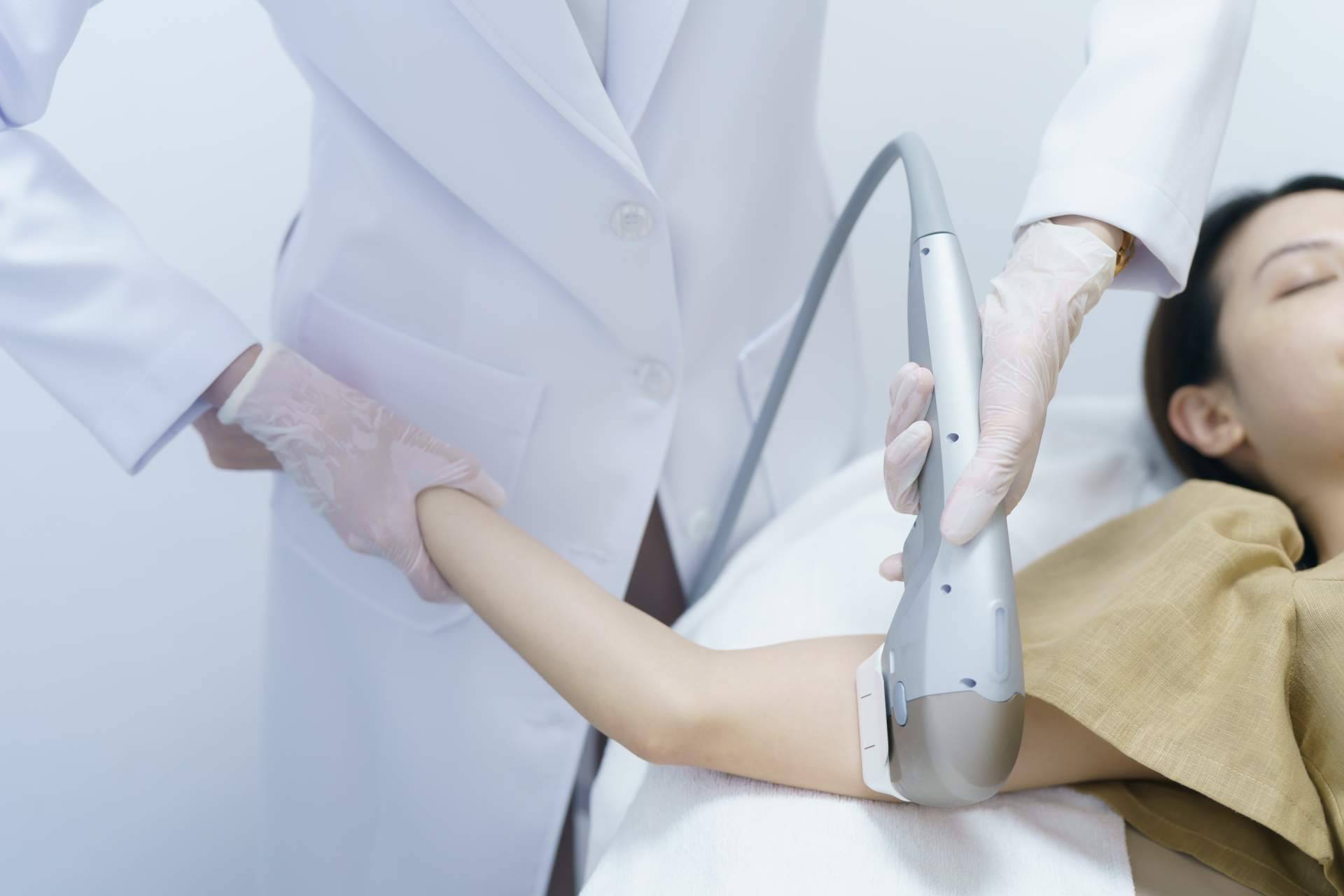 Crina Rus Beauty Center realiza el HIFU tratamiento de ultrasonido focalizado de alta intensidad con resultados inmediatos