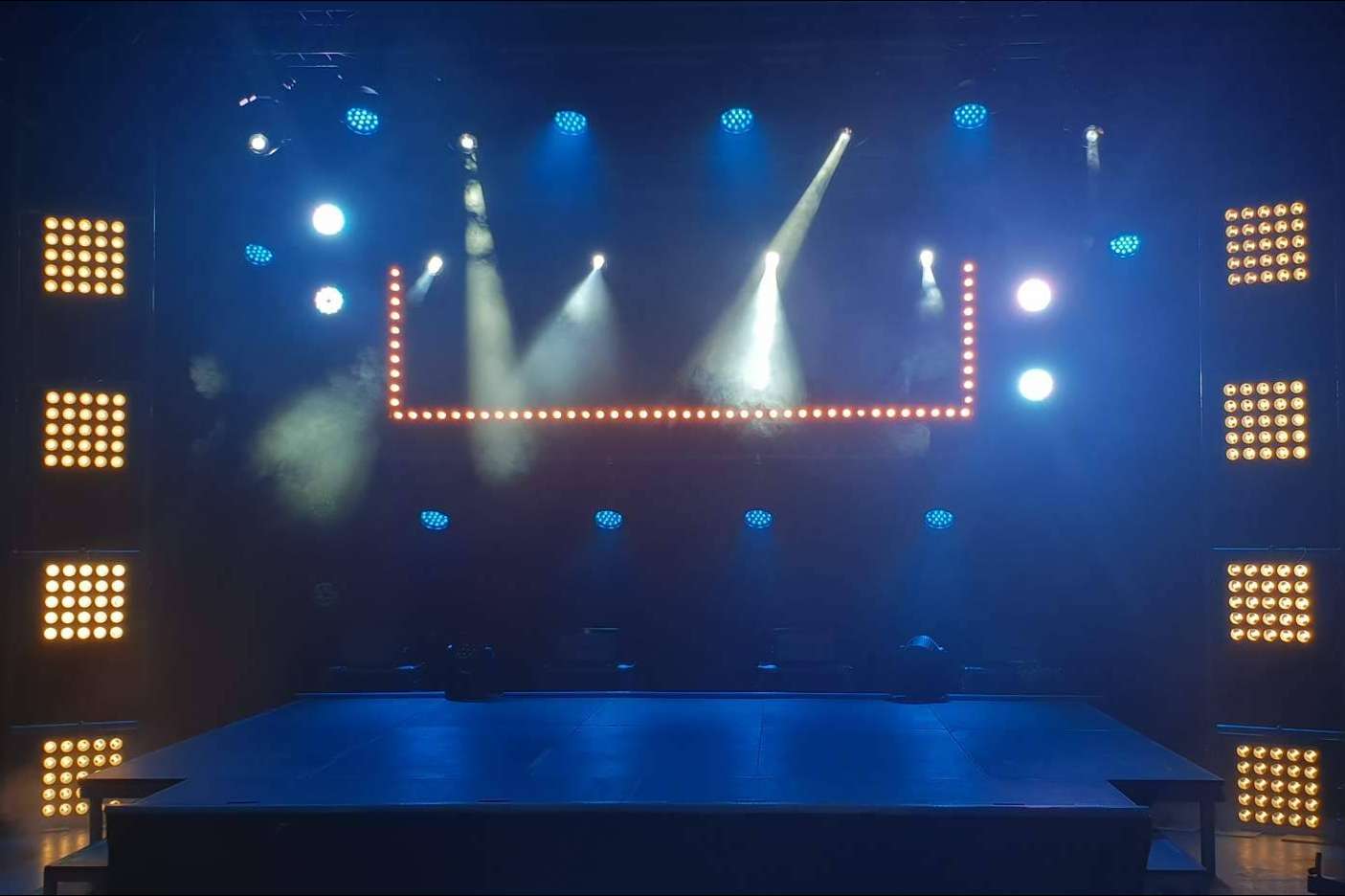 DCPRO brinda alquiler de equipos de sonido, iluminación y audiovisuales para fiestas y eventos