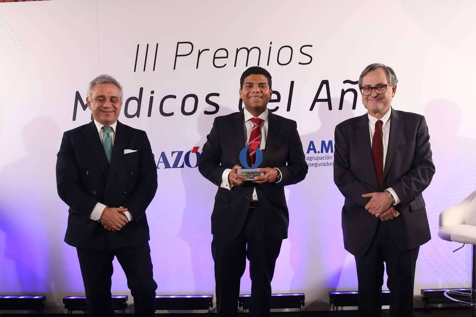 El Doctor Antonio Fernández Brito, galardonado con el Premio Médico del Año 2021 en la categoría de cirugía capilar