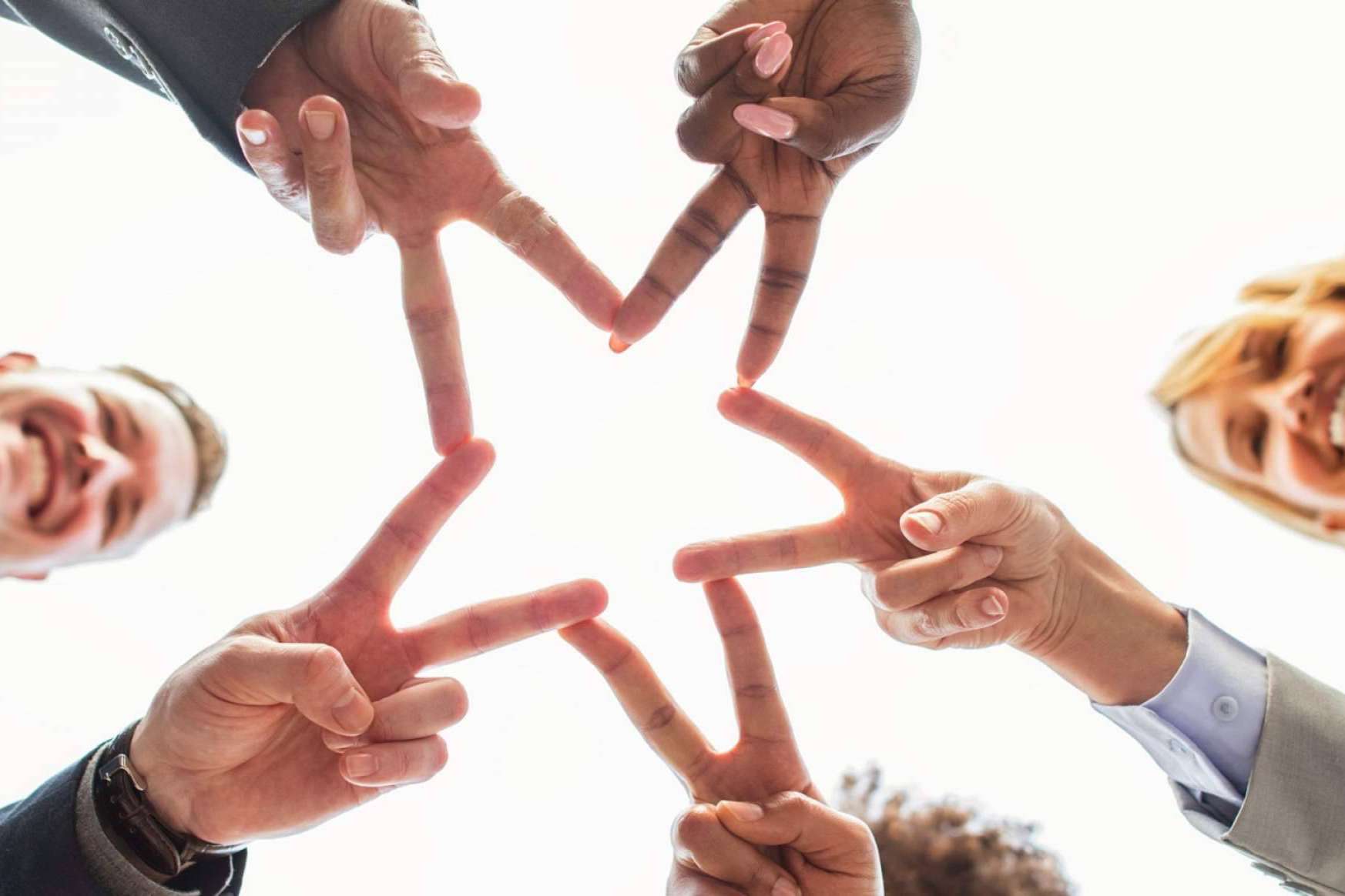 Oficina o montaña. ¿Cuáles son los 5 beneficios de trabajar en equipo?