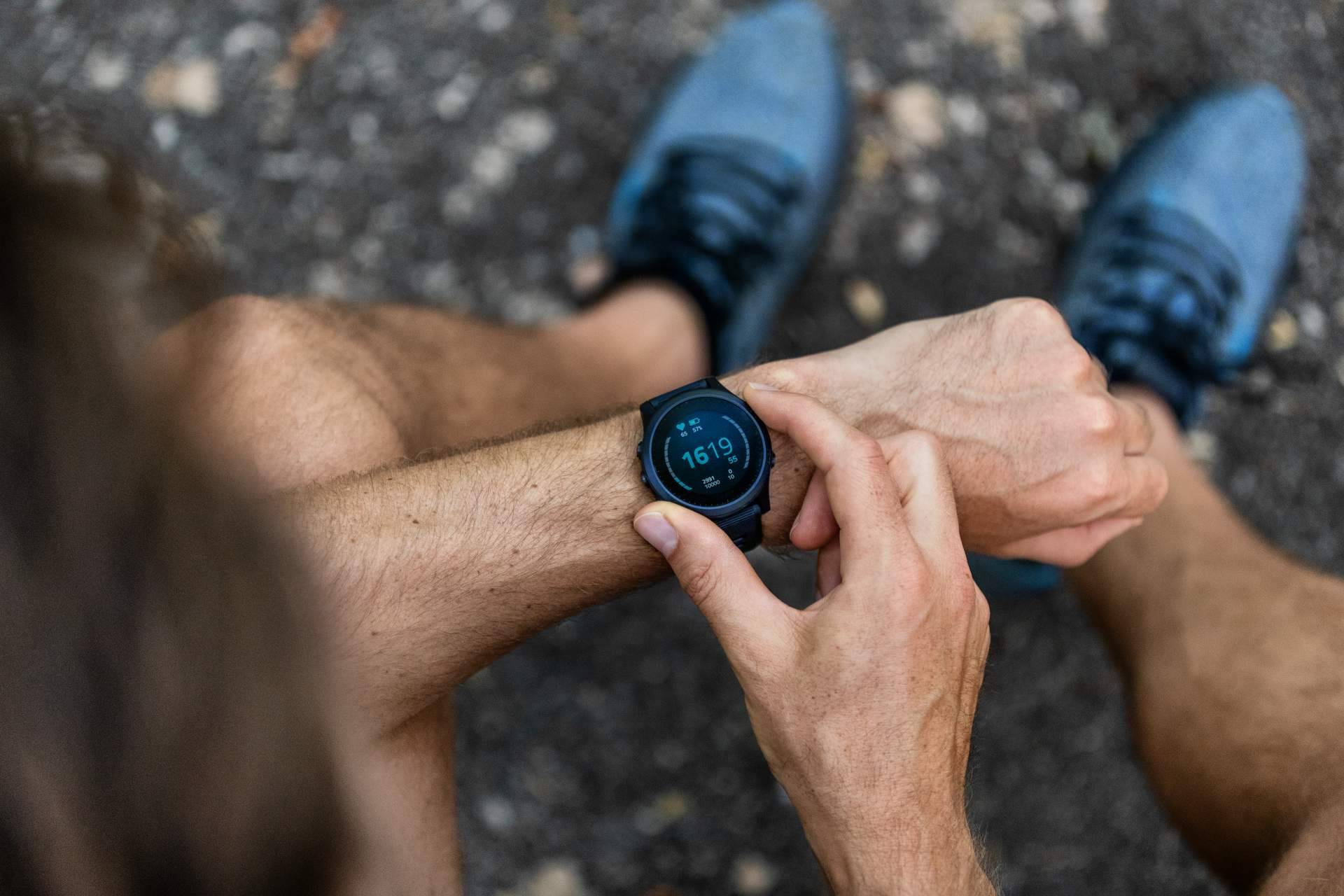 4 trucos para no arrepentirse de una compra, unos de los mayores expertos en relojes GPS ayudan a elegir un smartwatch
