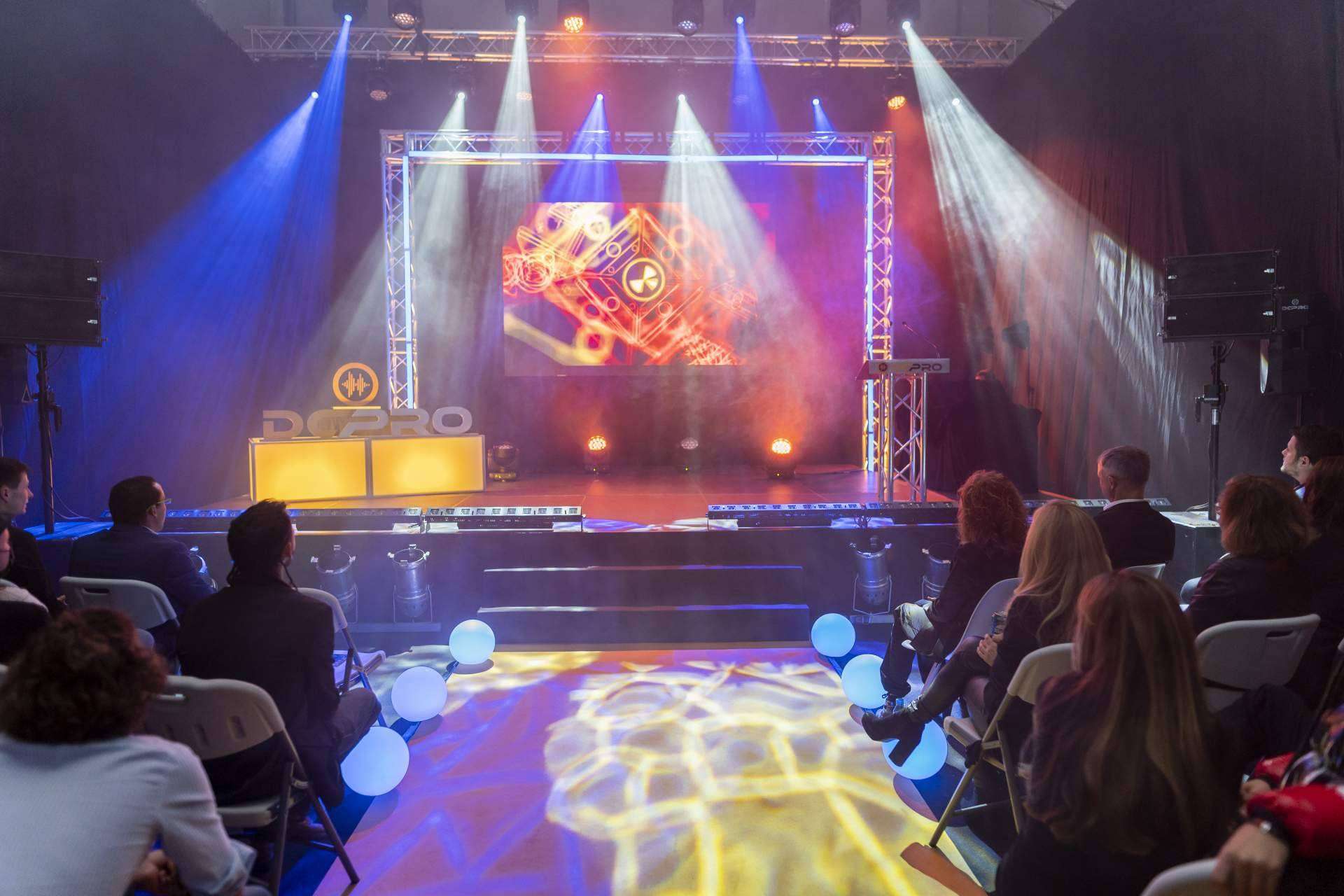 DCPRO S.L. permite el alquiler de plató y espacios para rodajes, videoclips, publicidad, cine, TV en sus instalaciones