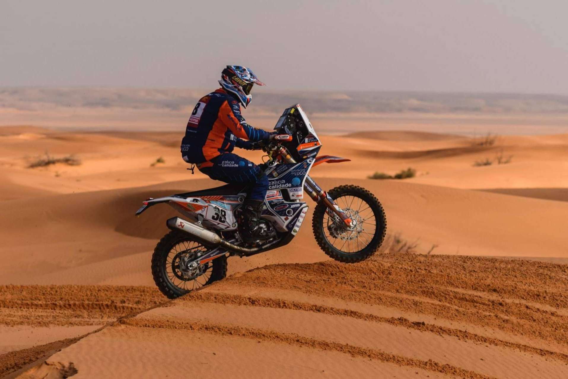 Personalización de ropa off road en el Rally Dakar, de la mano de ADHESIVOSEMBARRADOS