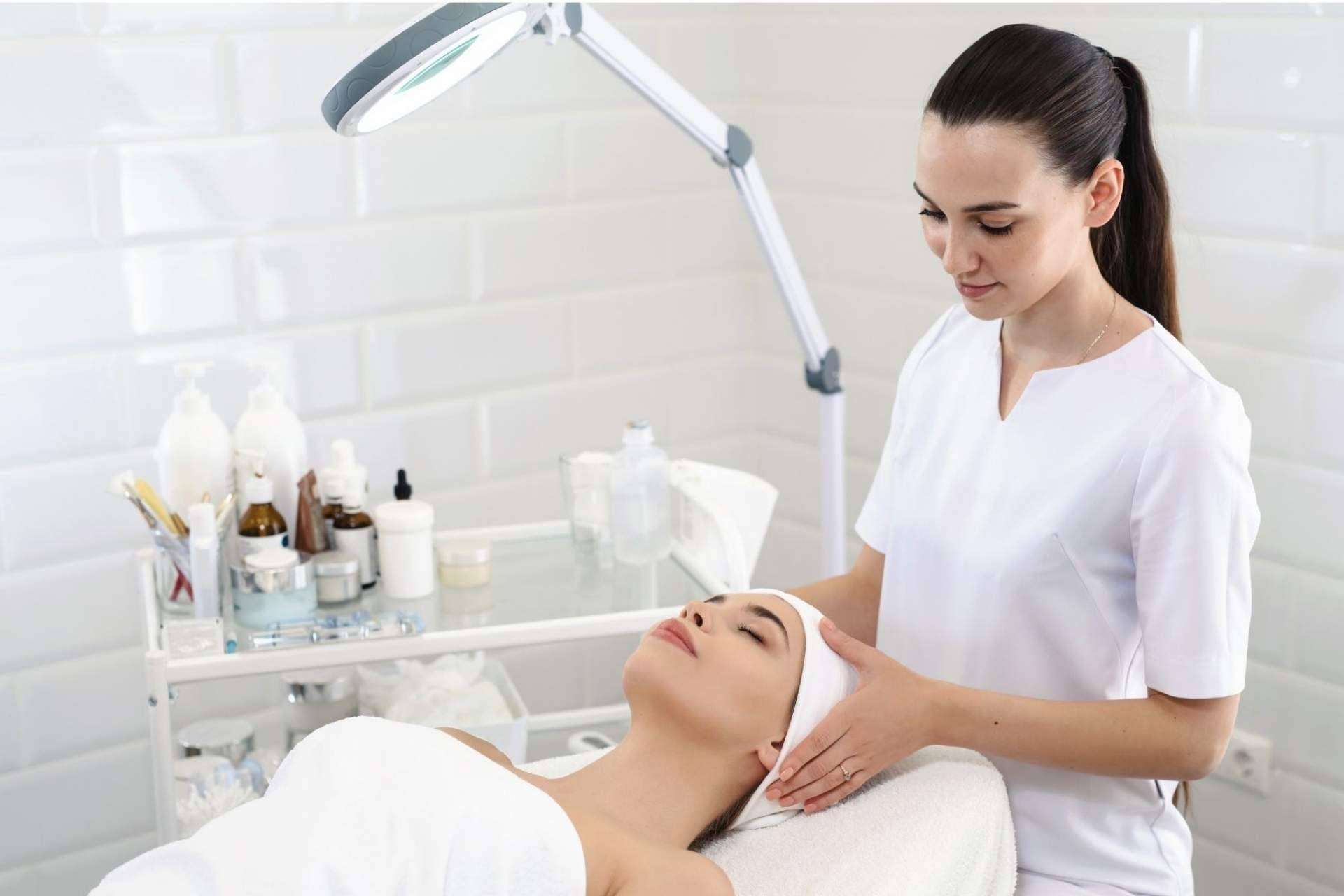 Comercial Estética ofrece la posibilidad de montar un centro de estética con todas las herramientas e información