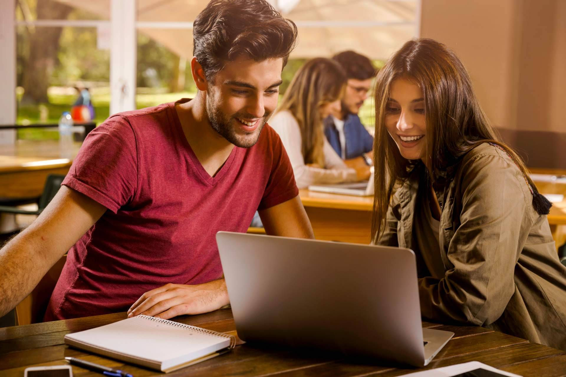 Grado y Máster ayuda a realizar el Trabajo de Fin de Experto