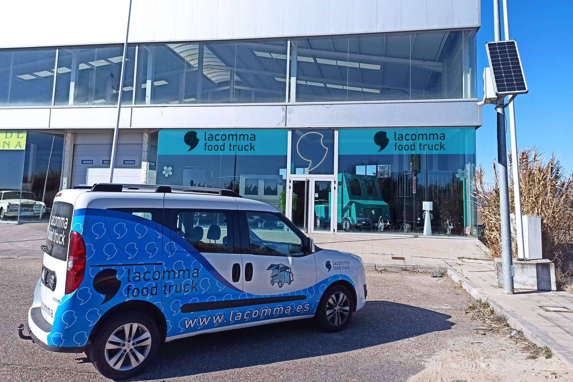 LACOMMA inaugura un punto de distribución de food trucks en el centro de la península