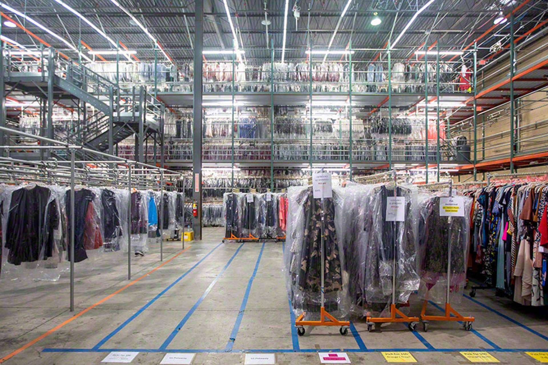 Realzar la identidad de colegios, clubes y empresas mediante los uniformes personalizados