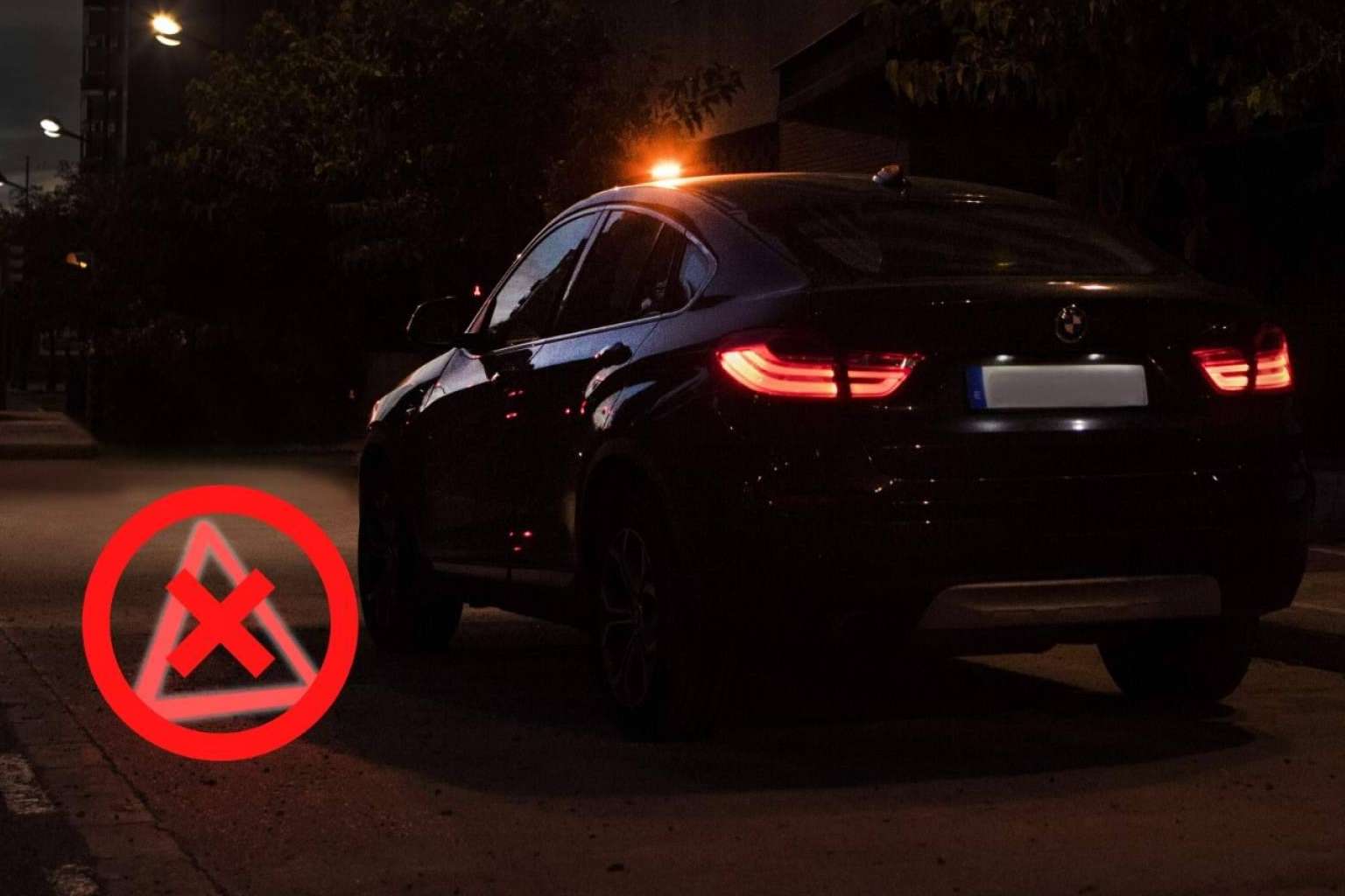 La DGT explica la obligatoriedad de la nueva luz de emergencia para coche
