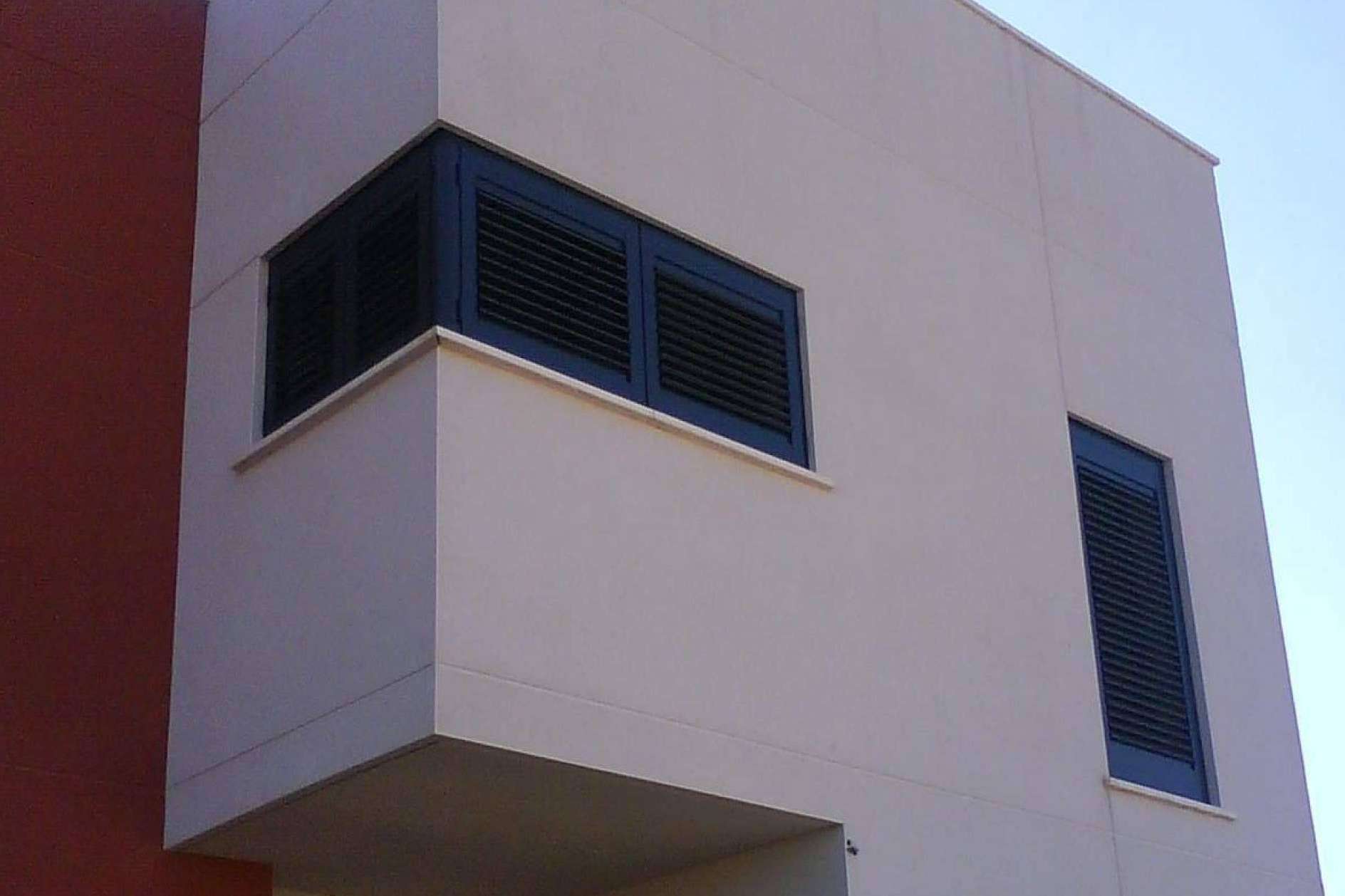 Mallorlux ofrece seguridad y elegancia con las persianas mallorquinas de aluminio