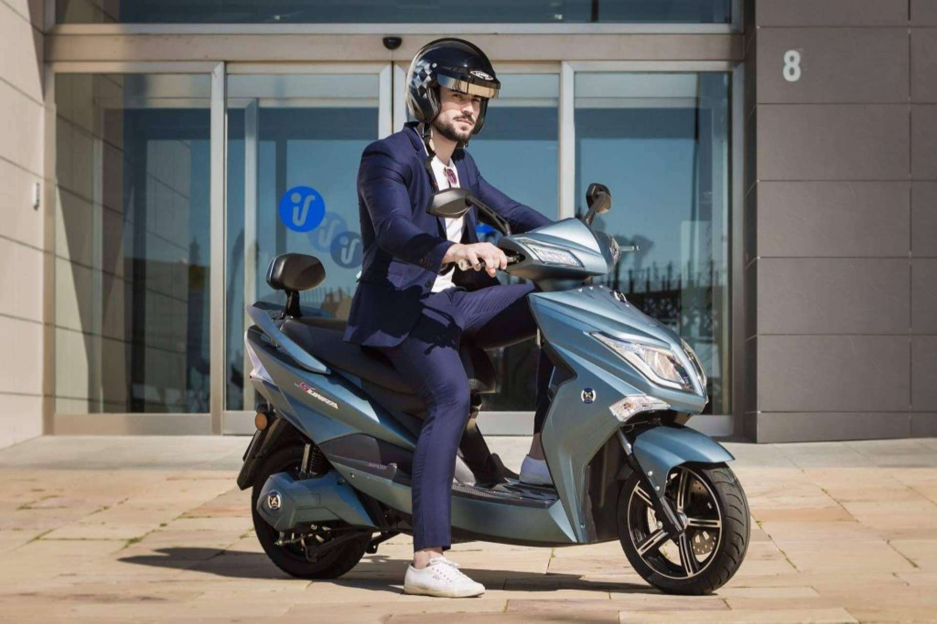 30 millones de motos eléctricas vendidas, por SUNRA
