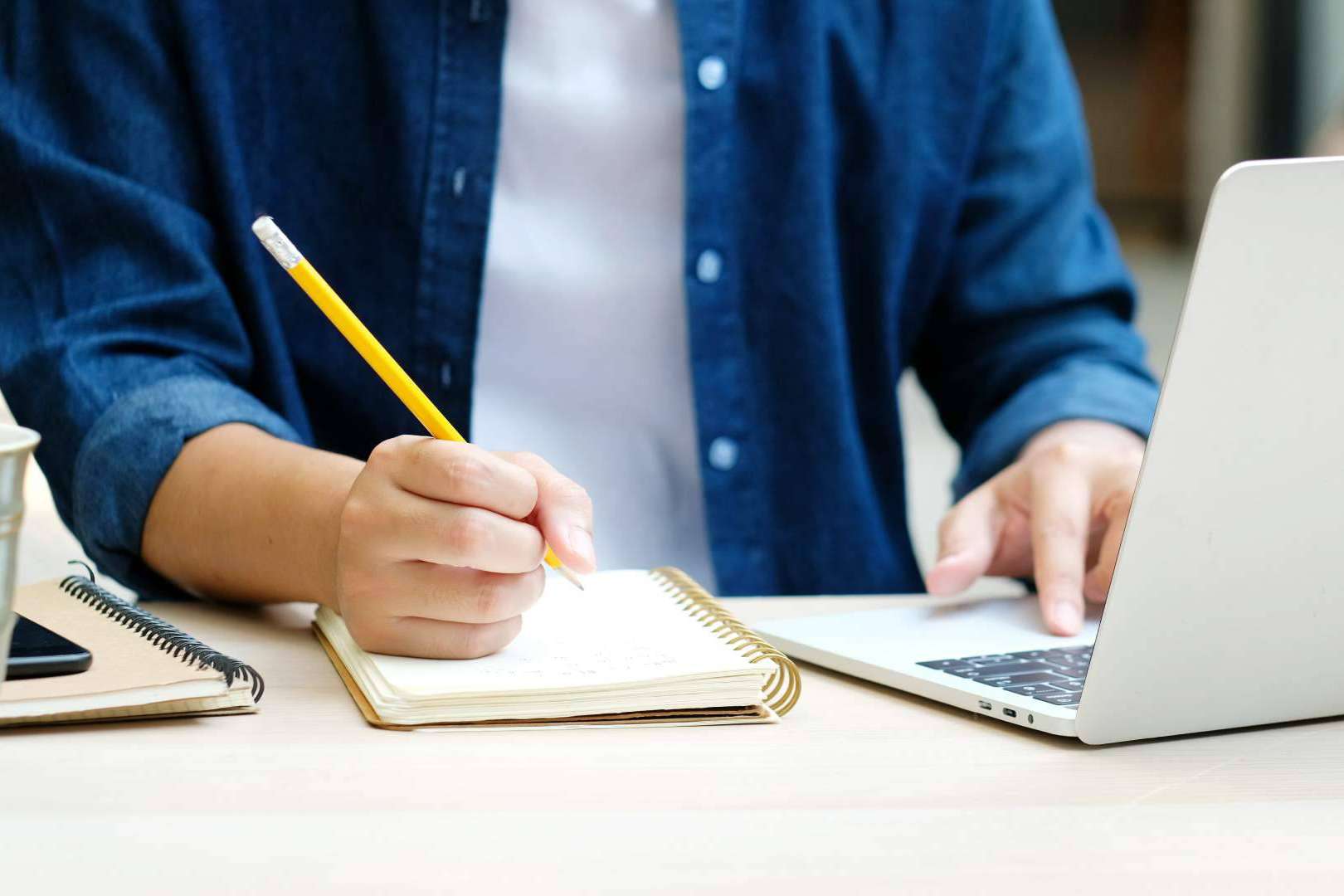 La agencia que ayuda a conseguir la excelencia académica, Grado y Máster