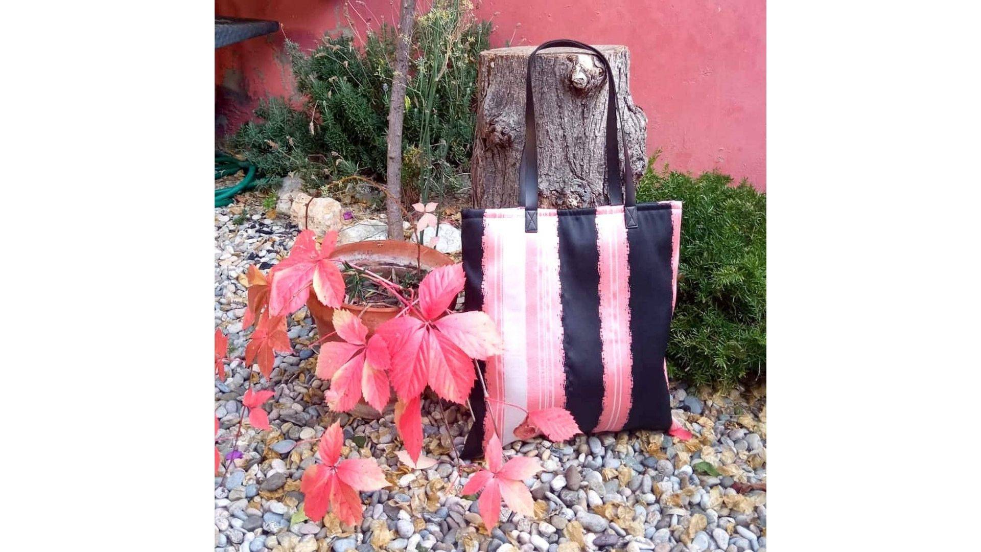 Inirt Atelier crea diseños exclusivos y elegantes de tote bags para complementar cualquier look
