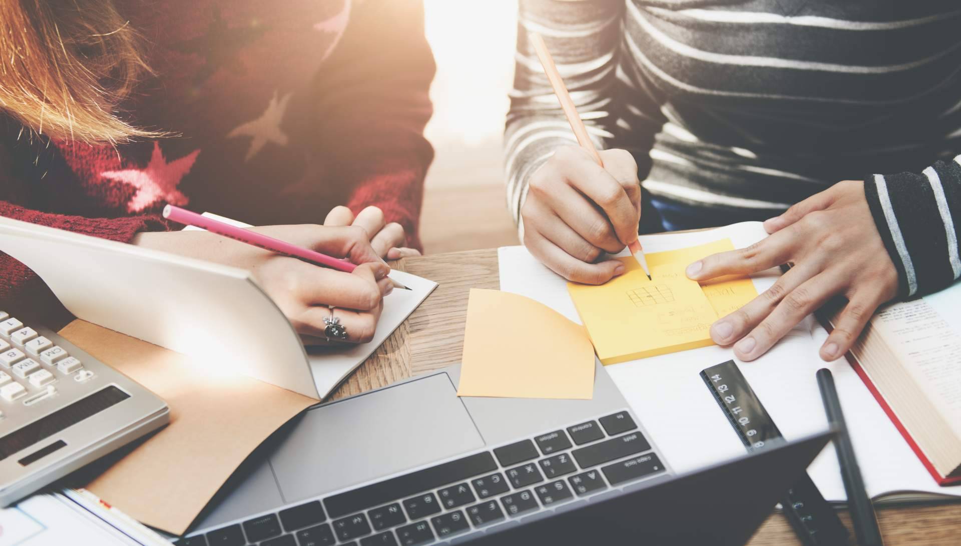 Másteres oficiales con prácticas en empresas de la mano de Aicad Business School