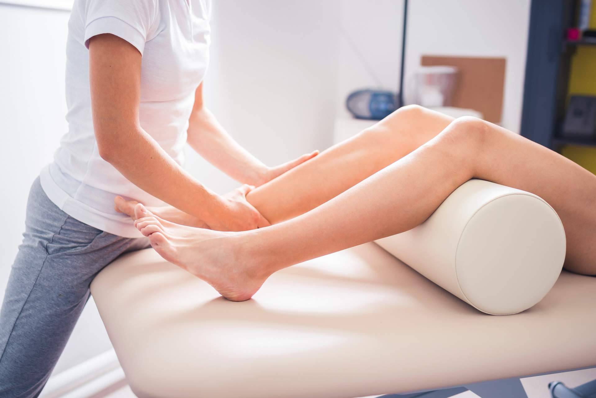 ¿Qué papel tiene la fisioterapia en el tratamiento de los procesos musculares crónicos?