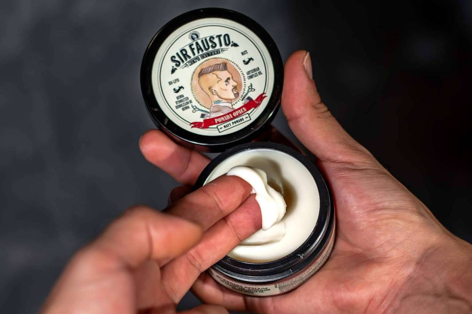Para todo tipo de cabellos, Sir Fausto ofrece productos de peinado masculino