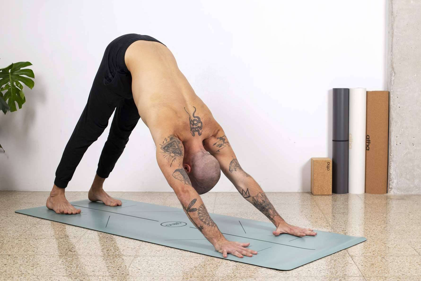 Esterillas de yoga antideslizantes elaboradas con materiales sostenibles y biodegradables