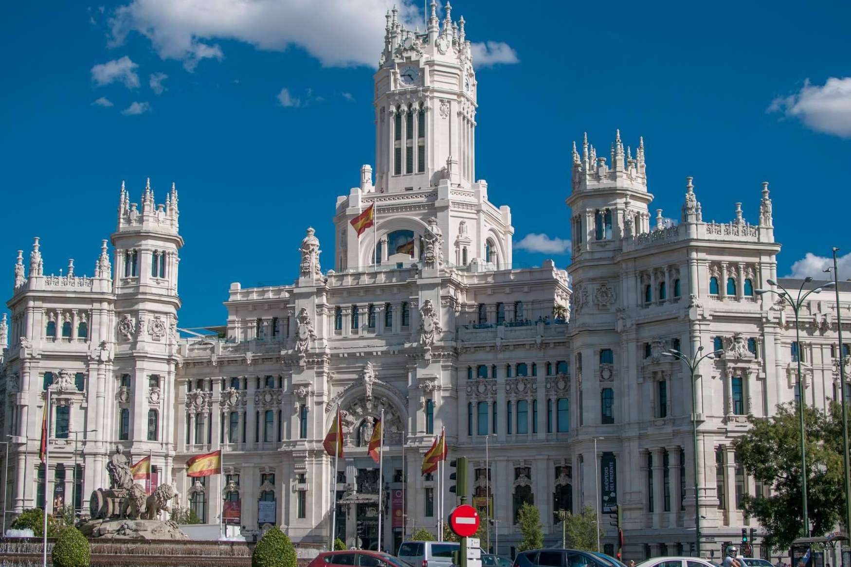 BancoDatos posee un listado y base de datos de Ayuntamientos y Administradores de Fincas en España