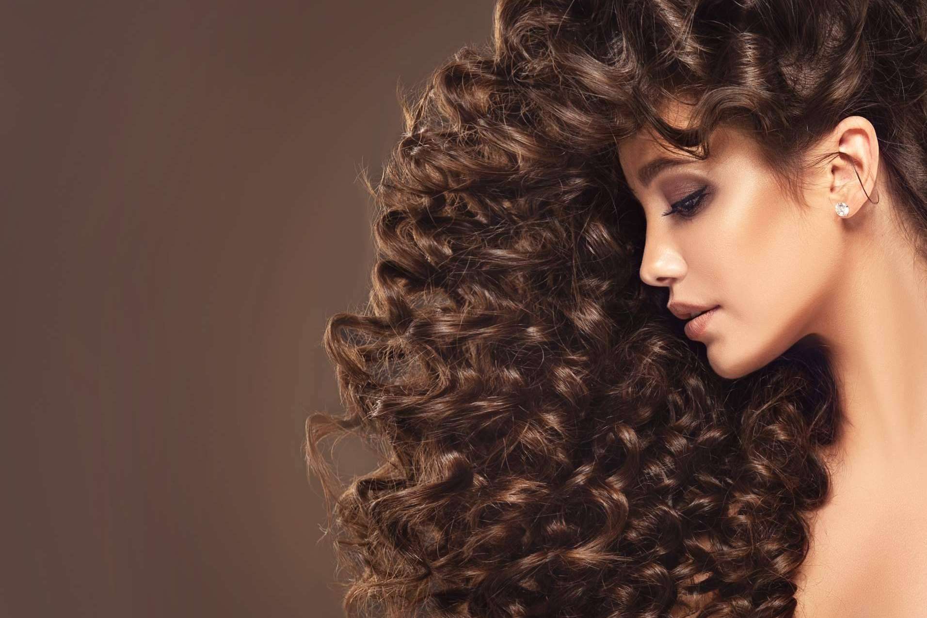 ¿Cómo proteger y cuidar el cabello en verano?, por Sofía Black