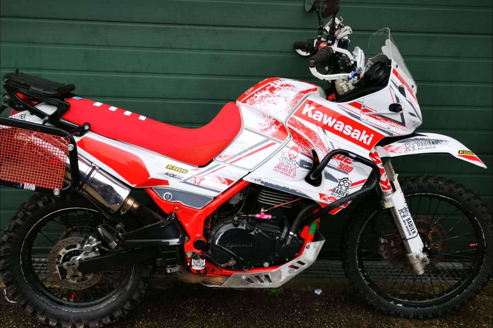 ADHESIVOSEMBARRADOS también personaliza las motos trail, KLE500, T7, Africa Twin