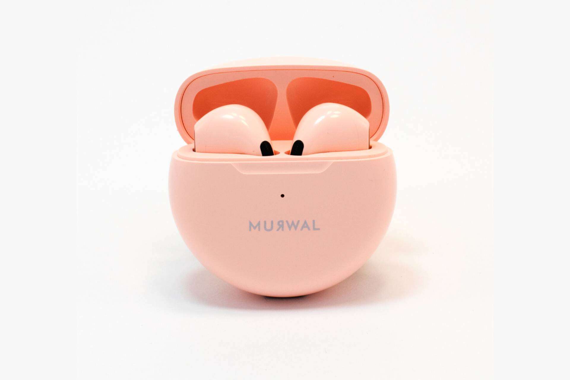 Así es Murwal, la marca española que vende 300 auriculares en una hora