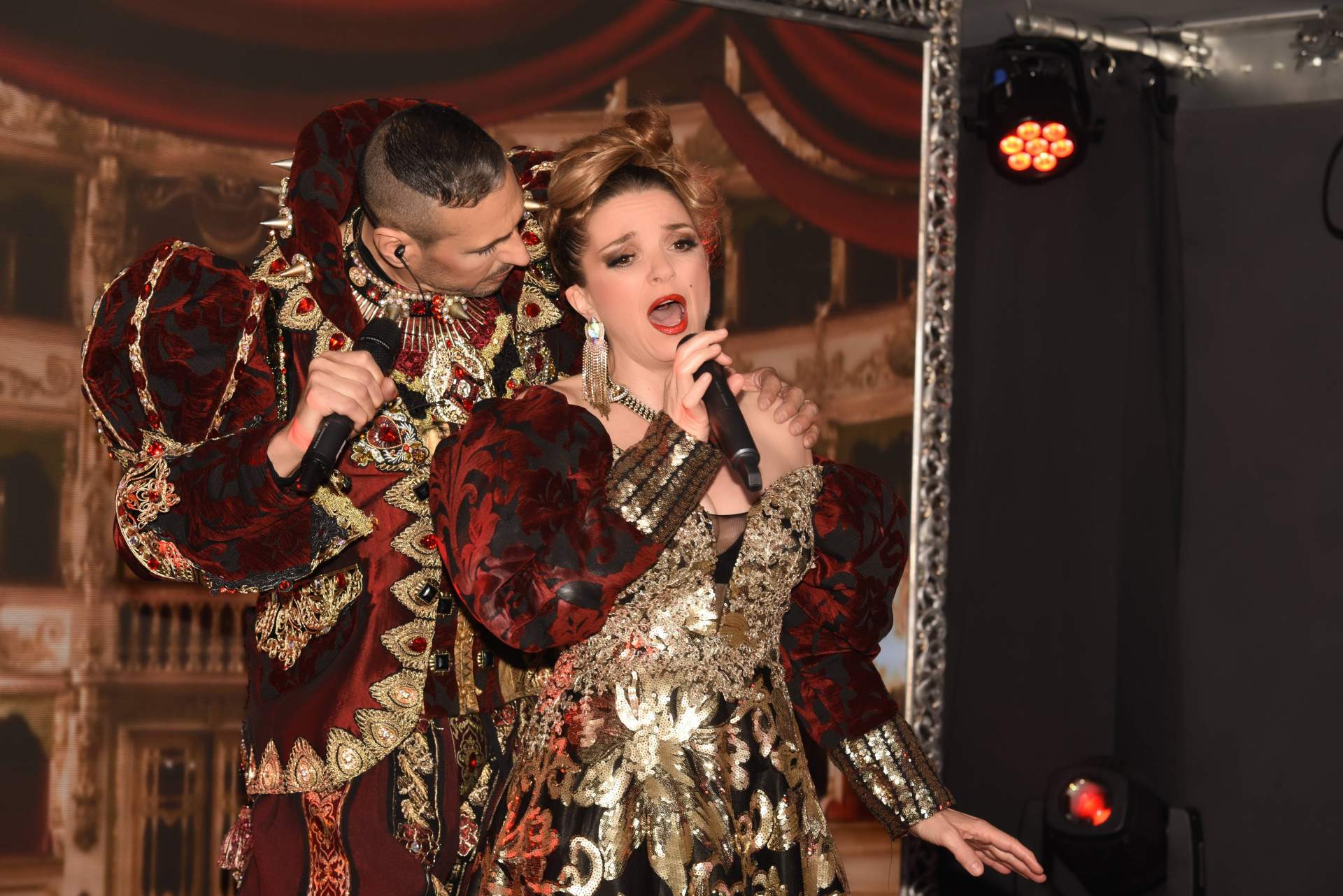El nuevo restaurante espectáculo en Sitges - Barcelona, ZAK Rendez Vous, sorprende con un gran show de cantantes en vivo