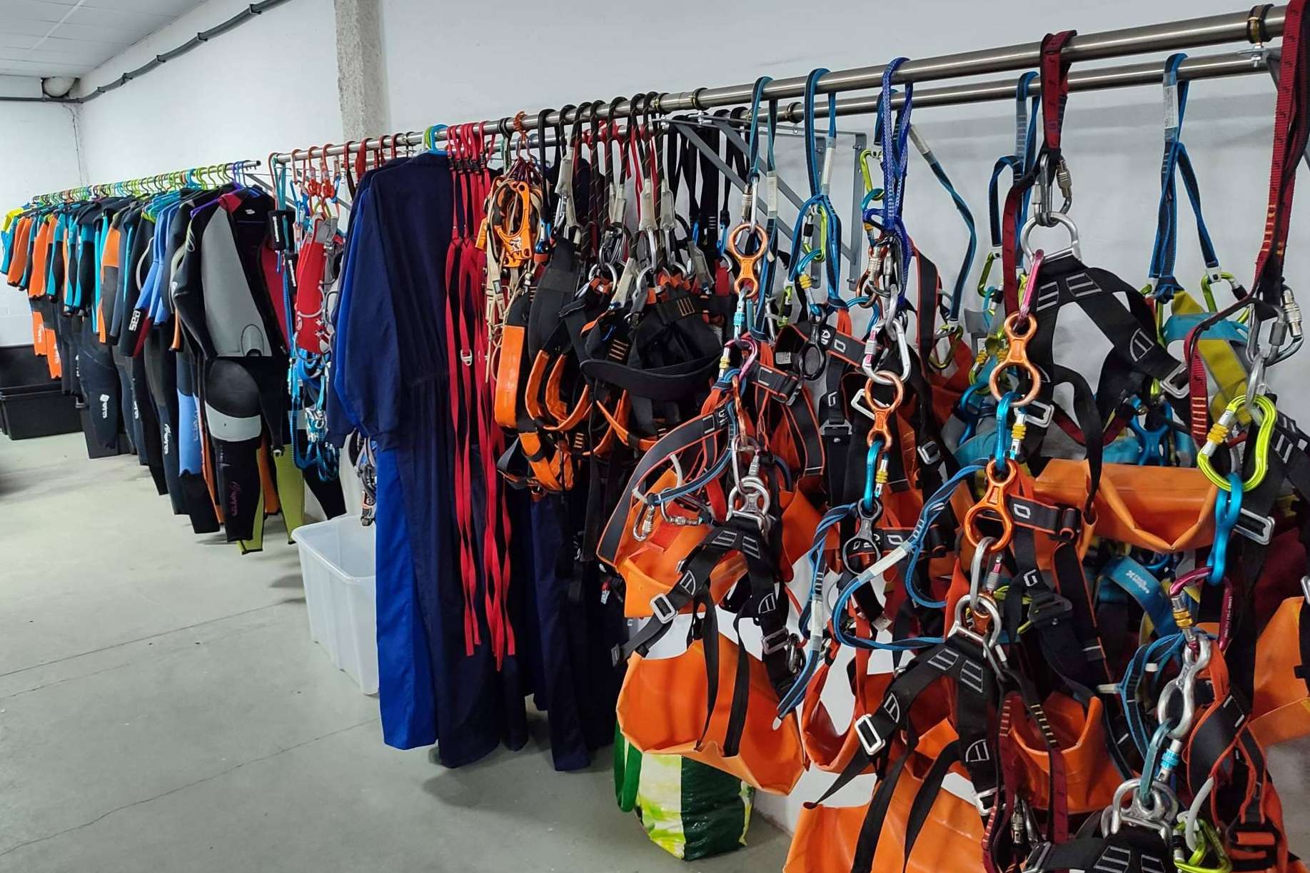 Una tienda de montaña en Barcelona donde alquilar material de montaña, Guía y Deportes de Aventura