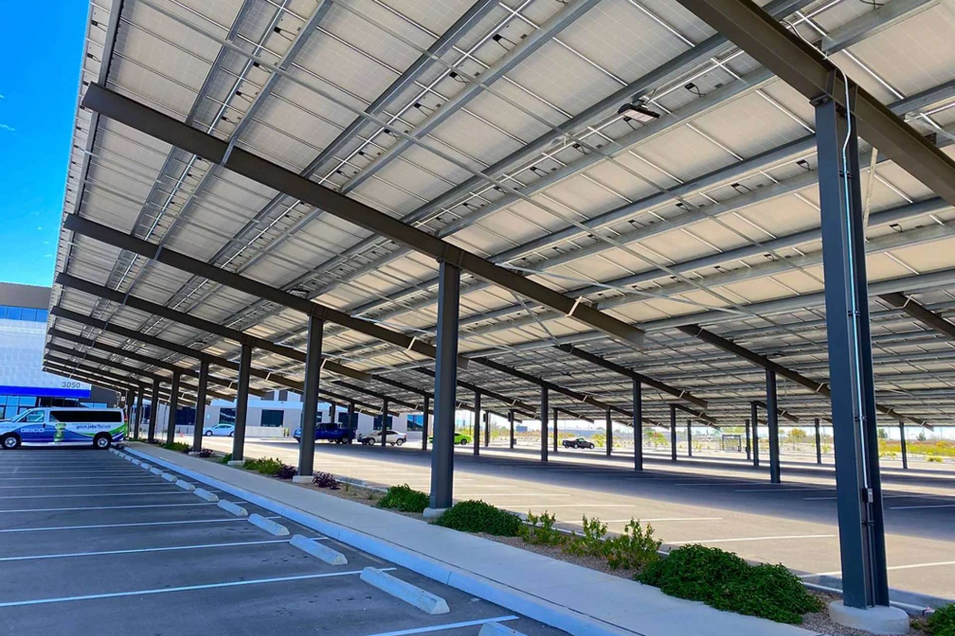 El autoconsumo fotovoltaico en marquesina ahora es más accesible, por SpotiCharge