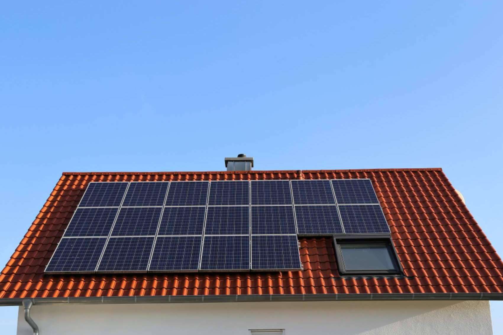 Instalación de placas solares para mejorar la calidad de vida familiar
