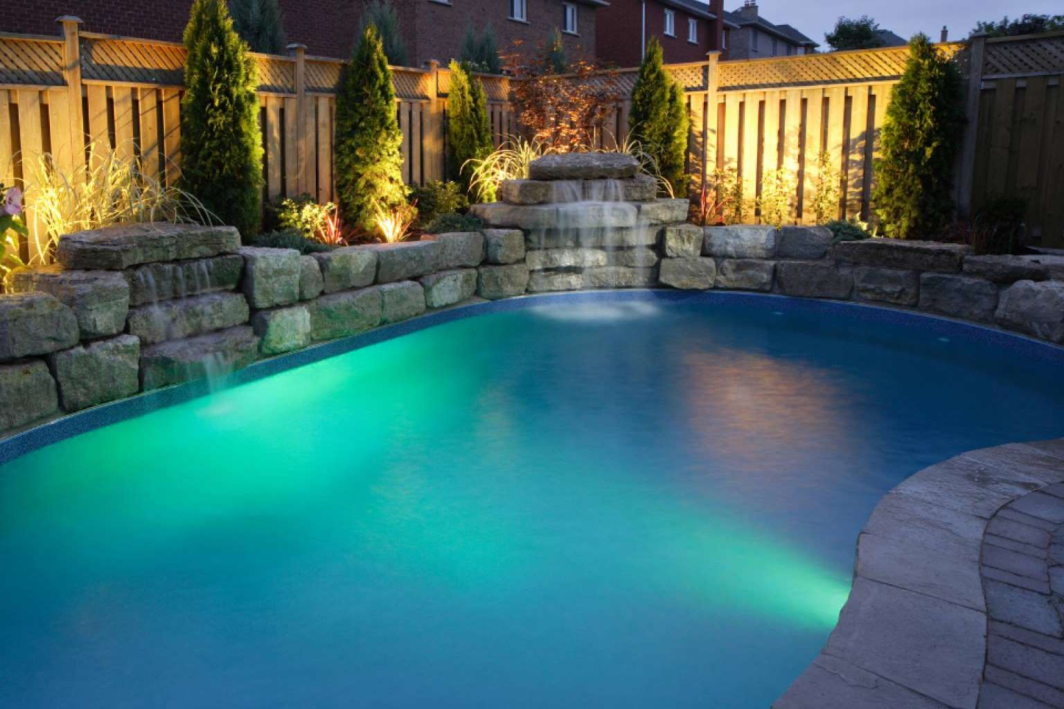 ¿Dónde encontrar focos para superficies de piscinas? Warmpool