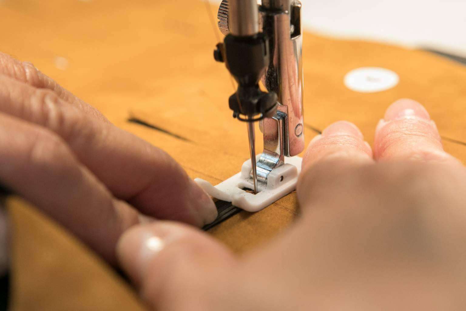 Santacana dispone de guantes de mujer con un diseño único y calidad artesanal