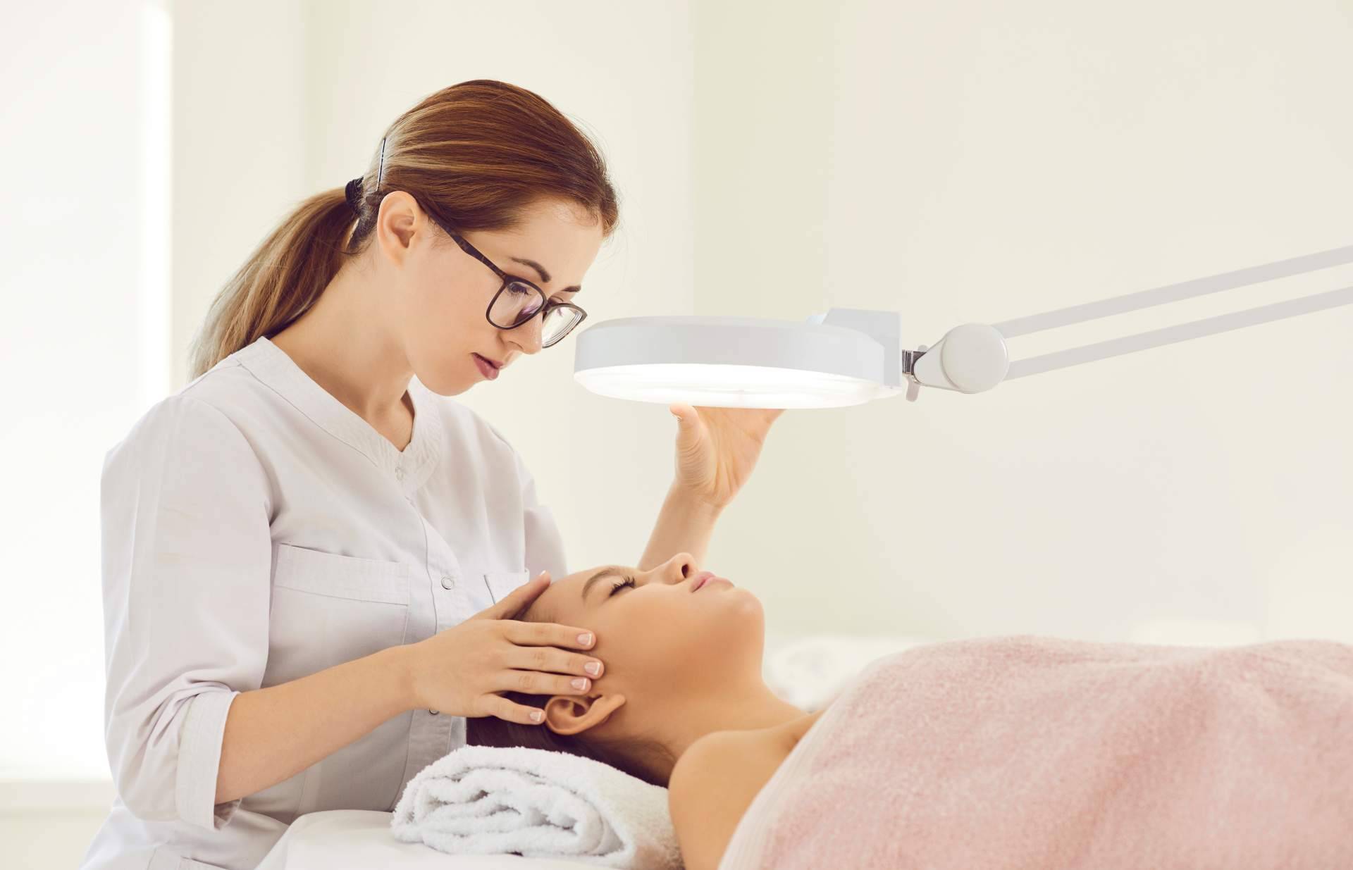 Cuáles son las diferencias entre la medicina estética y la cirugía estética, por el Doctor Luigi Grossi