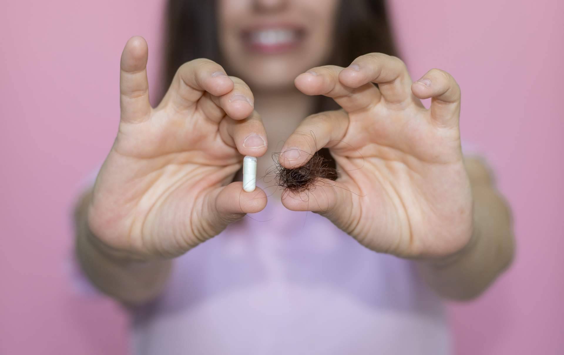 Centro de Naturopatía y la Salud ofrece biotina para el pelo para controlar la caída del cabello en otoño
