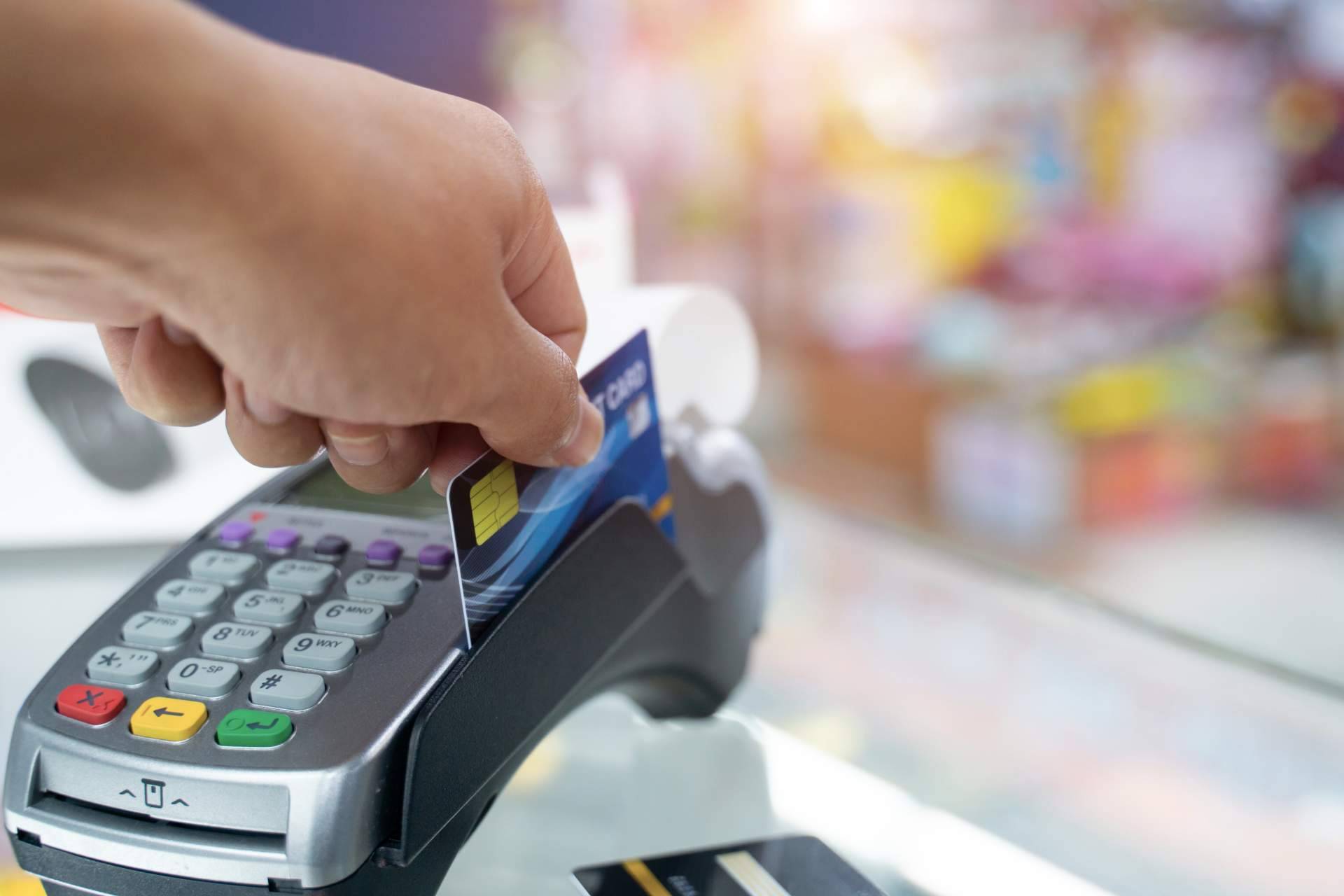 ¿A quién puede ayudar la reclamación de créditos y tarjetas revolving?, por Dual Asociados