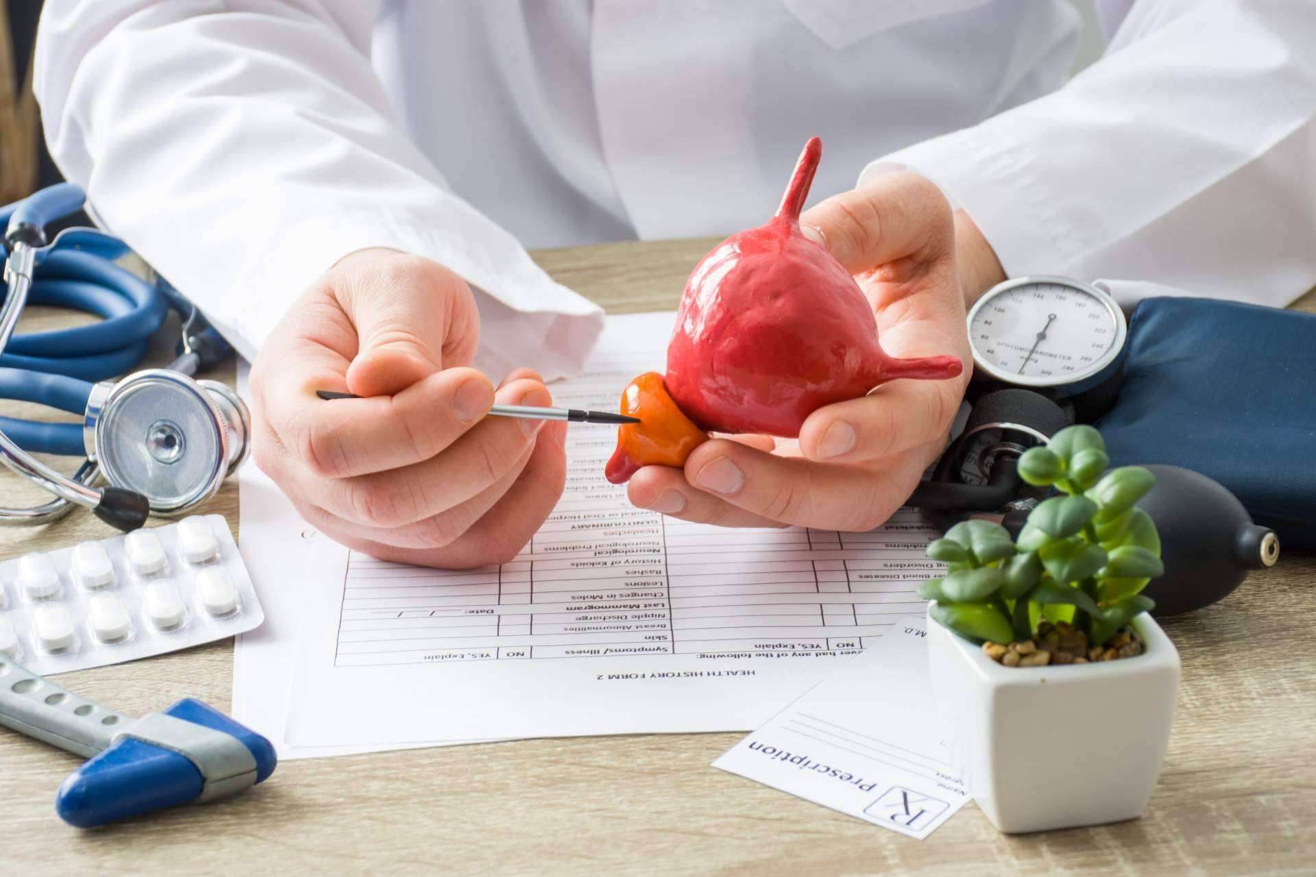 Acudir al urólogo a tiempo puede prevenir dos de las enfermedades más frecuentes en el hombre
