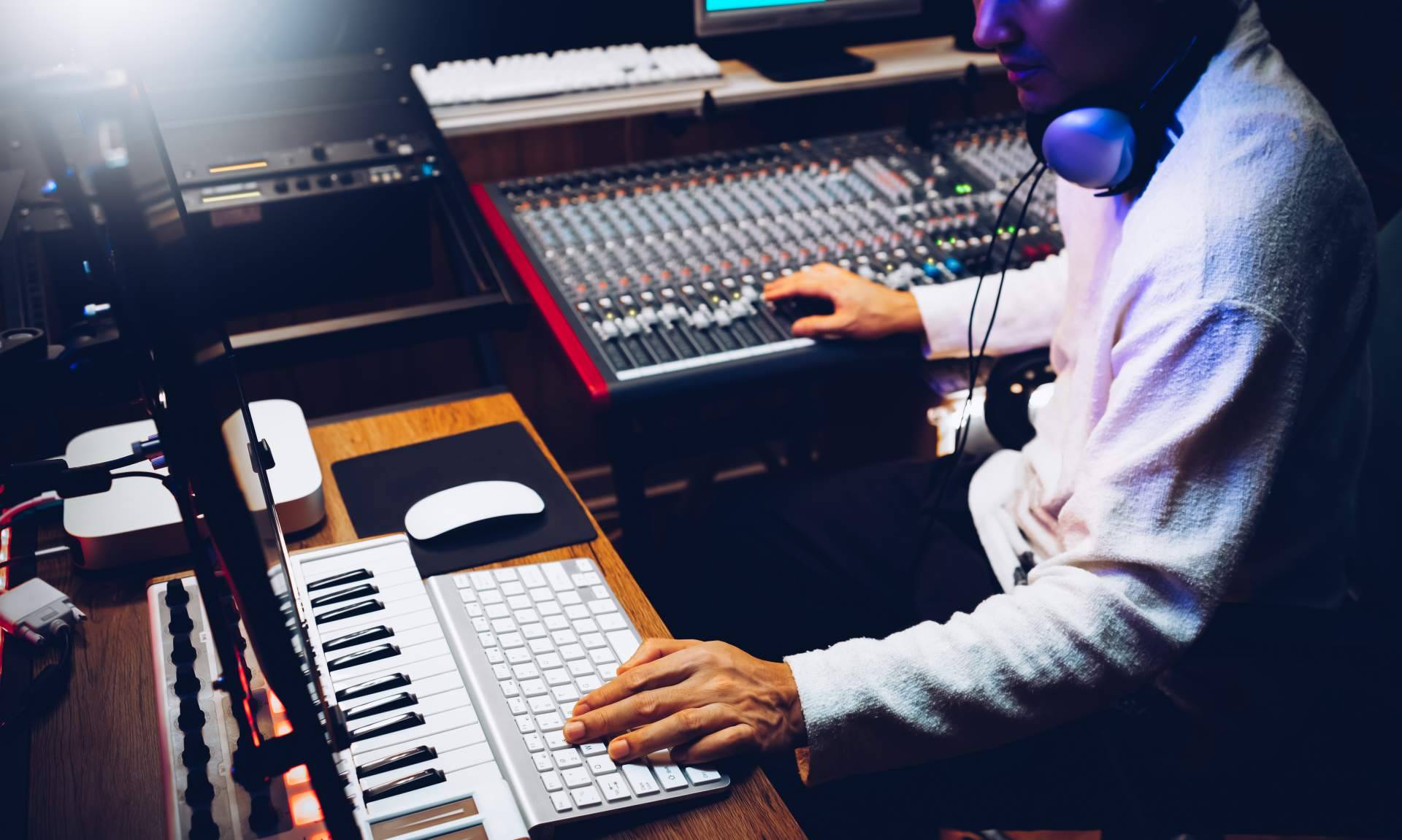 Muchas plataformas musicales ya cuentan con el nuevo remix de Marky StarDST