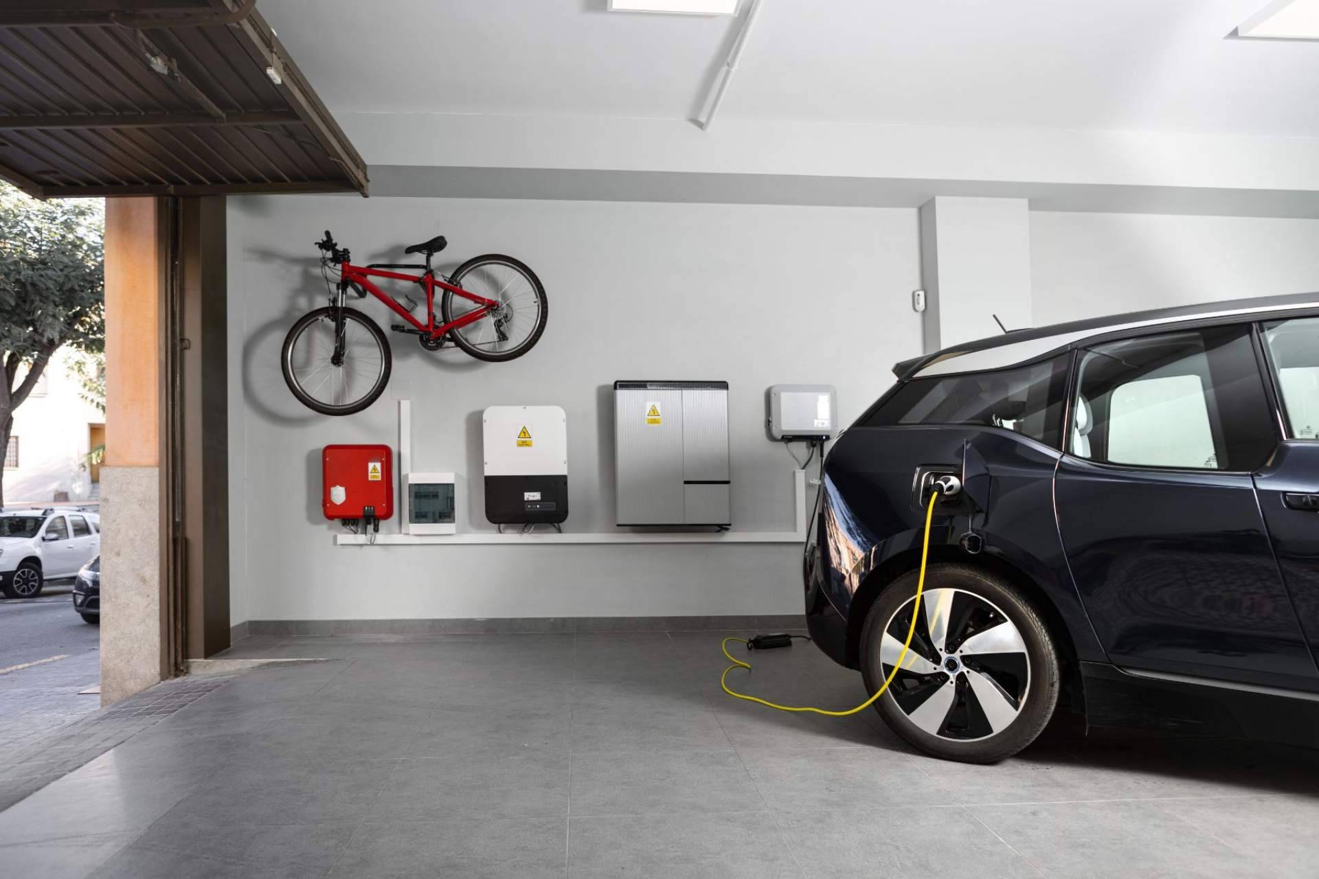 ¿Cómo saber qué tarifa de luz conviene para recargar un vehículo eléctrico?