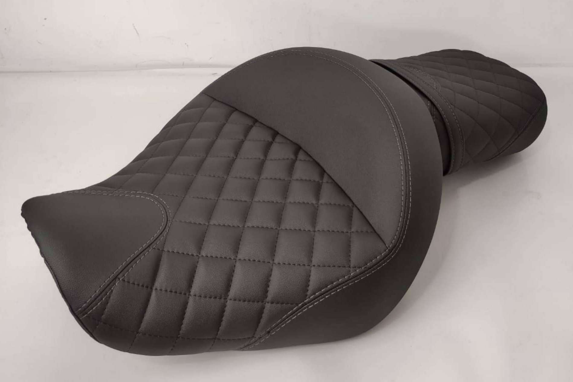 JM-FUNDAS ofrece servicio de tapizado en asiento de moto