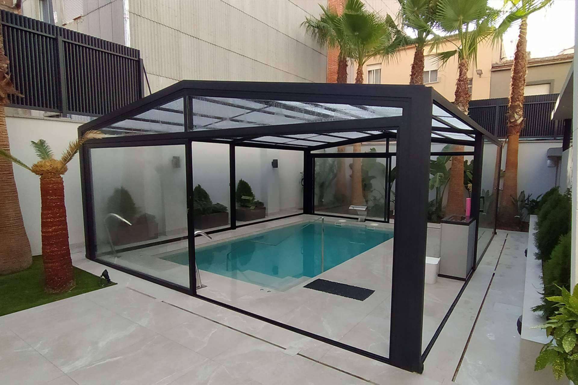 Cubiertas de piscina en vidrio de seguridad, disponibles en COVERTTO