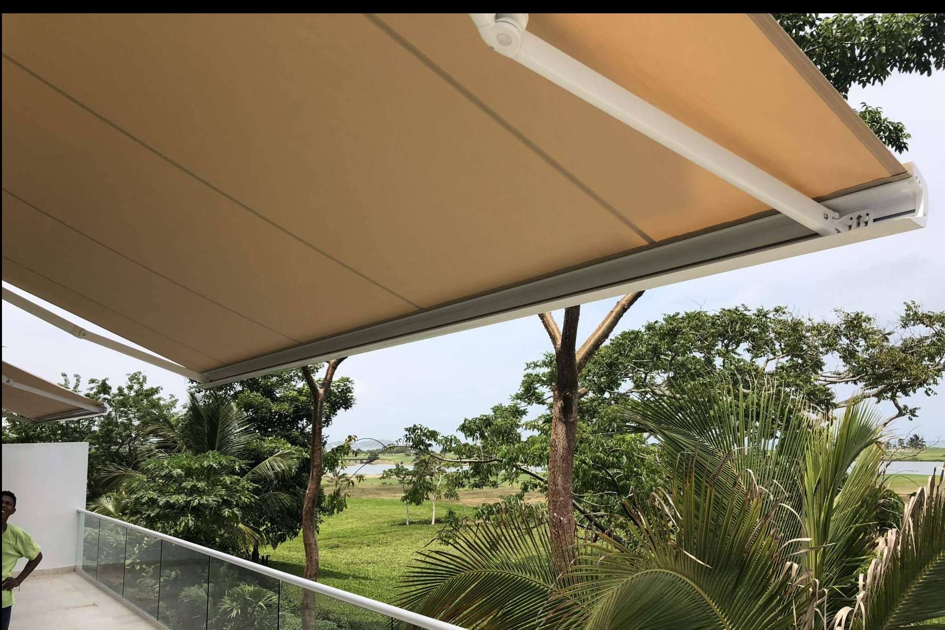 Fabricación e instalación de toldos y parasoles, de la mano de Mobiliaria Toldos y Parasoles