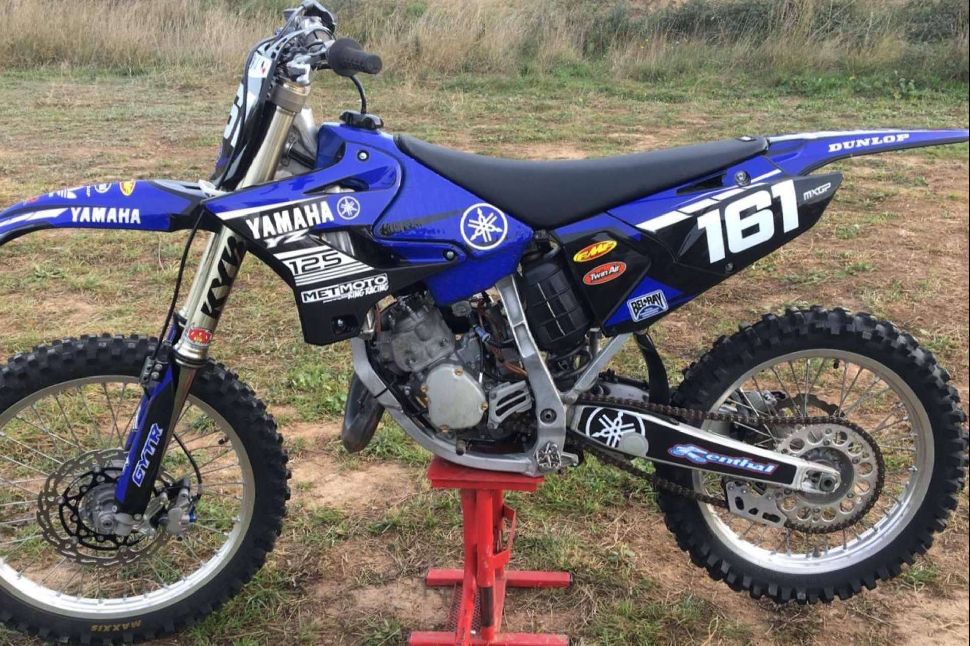 ADHESIVOSEMBARRADOS, plásticos y adhesivos para motos offroad