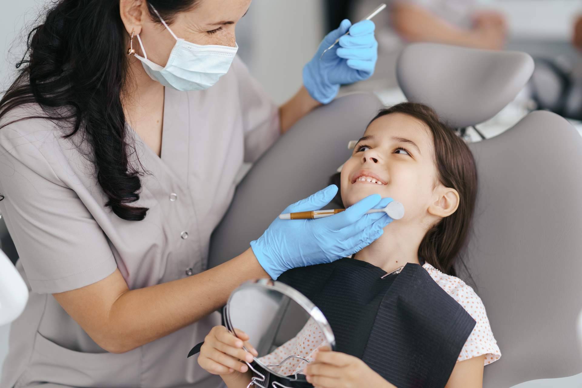 Cuidar la salud bucal desde la infancia de la mano de expertos en odontopediatría, con Clínica Dental Agudo Rosa