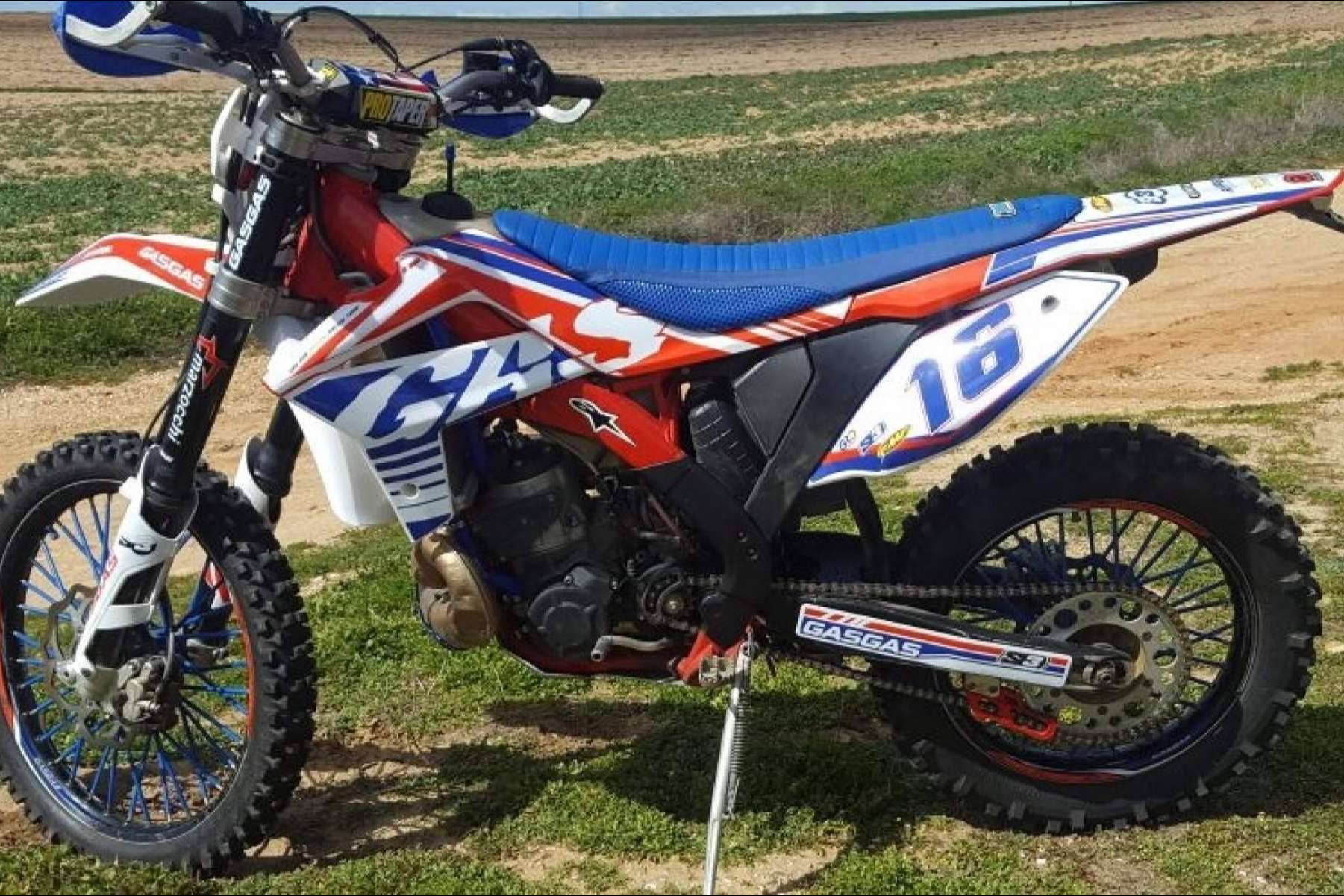 Adhesivos personalizados para dar un nuevo estilo a la moto, en ADHESIVOSEMBARRADOS