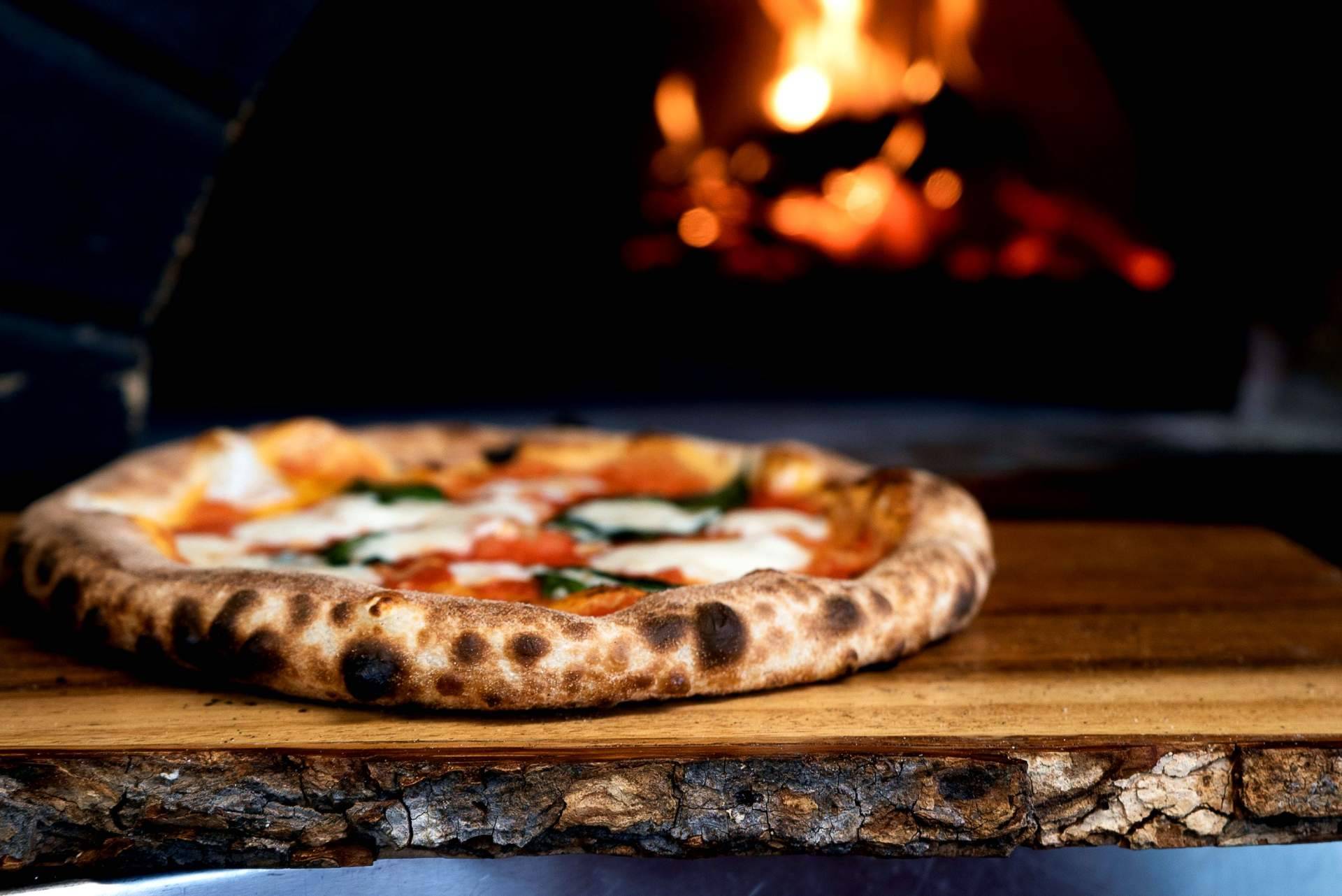 Los platos de la auténtica Italia de la mano de la pizzería Mozzarella E Basílico